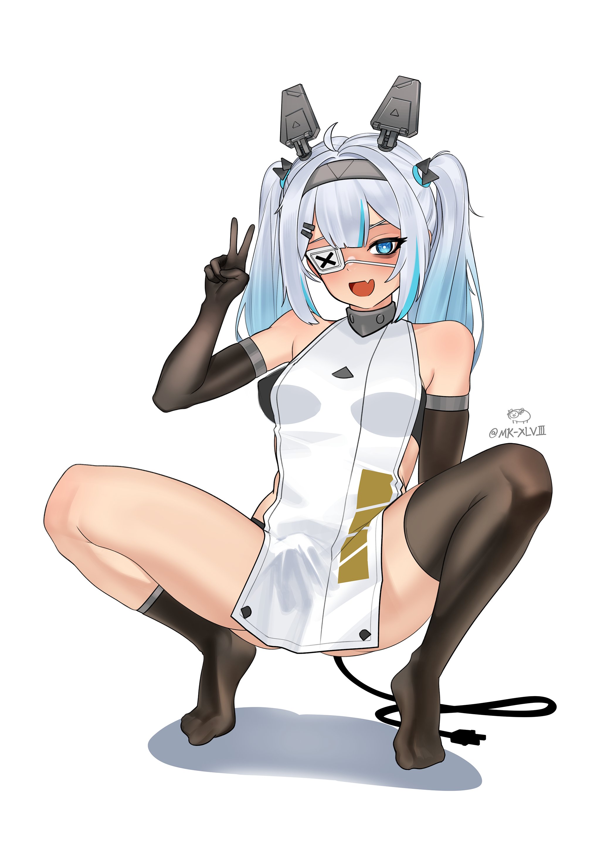 mk xlviii, mo (girls' frontline 2), girls' frontline, girls' frontline 2: exilium, absurdres, highres, 1girl, android, artificial eye, asymmetrical legwear, bare shoulders, black gloves, black thighhighs, blue eyes, breasts, elbow gloves, eyepatch, fang, full body, gloves, mechanical eye, medium breasts, medium hair, mismatched legwear, multicolored hair, open mouth, skin fang, skindentation, smile, solo, squatting, streaked hair, tabard, thighhighs, tiptoes, twintails, white hair, white tabard