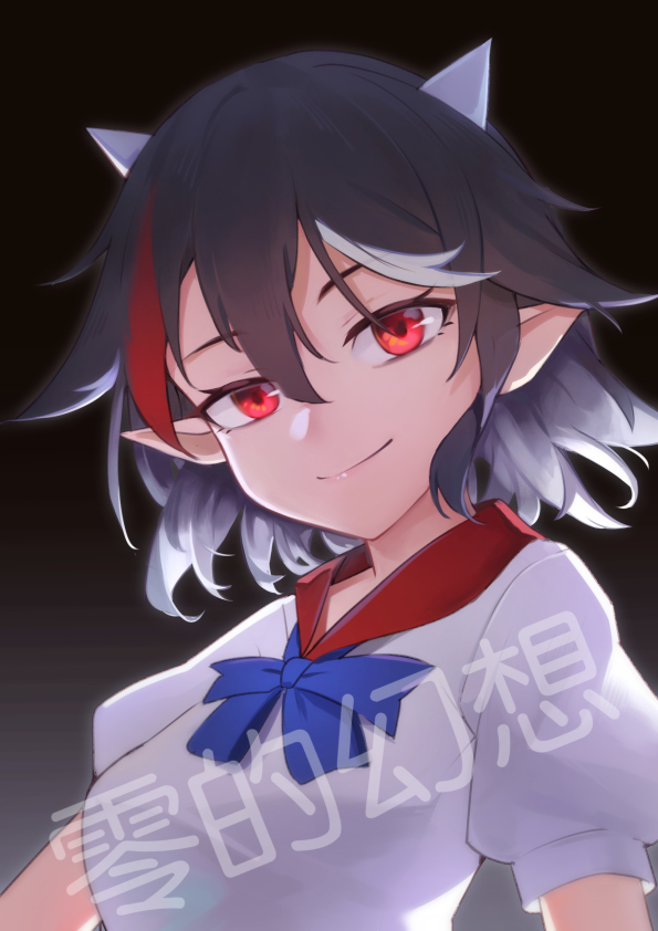 ling huanxiang, kijin seija, touhou, 1girl, black hair, blue bow, bow, closed mouth, collared shirt, eyelashes, hair between eyes, multicolored hair, pointy ears, red eyes, red hair, shirt, short hair, small horns, smile, solo, streaked hair, two-tone hair, upper body, watermark, white shirt