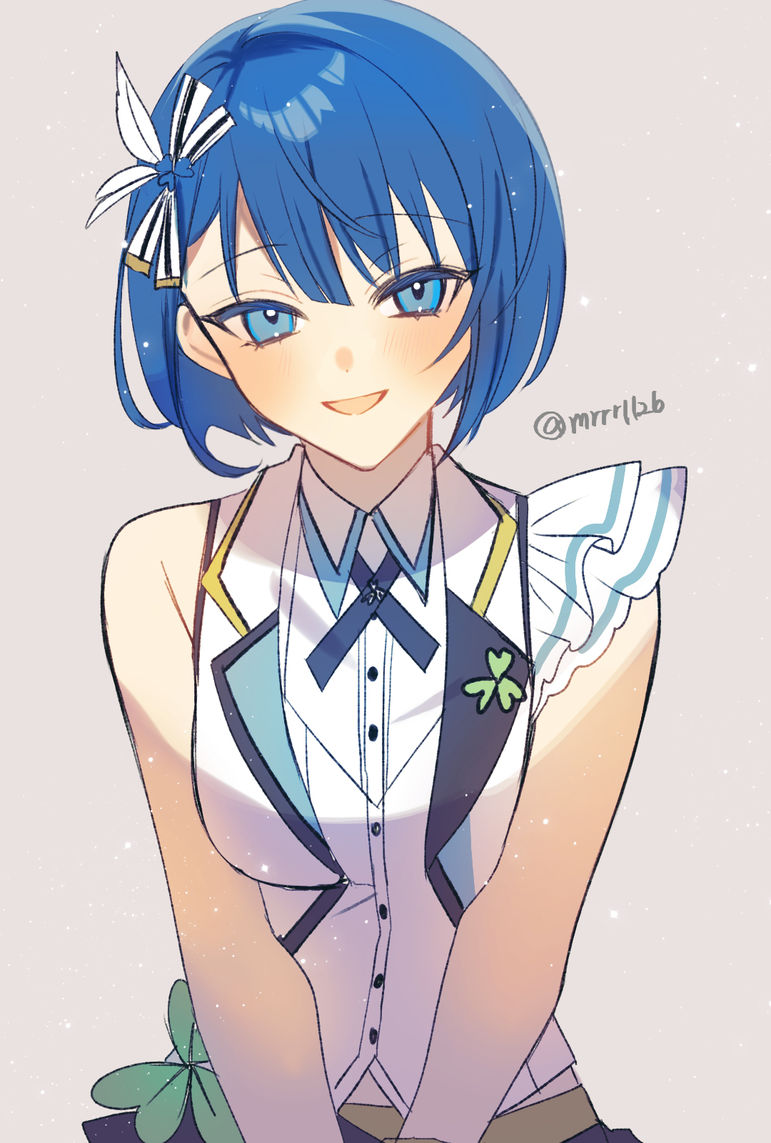 hatori naco, kiritani haruka, project sekai, commentary, highres, symbol-only commentary, 1girl, asymmetrical sleeves, bare arms, blue eyes, blue hair, blush, bob cut, breasts, buttons, clover hair ornament, collared shirt, feather hair ornament, feathers, grey background, hair ornament, hair ribbon, idol, idol clothes, lapels, light particles, looking at viewer, medium breasts, notched lapels, open clothes, open mouth, open vest, ribbon, shirt, short hair, simple background, single sidelock, sleeveless, sleeveless shirt, smile, solo, striped ribbon, tsurime, twitter username, upper body, vest, white shirt, white vest