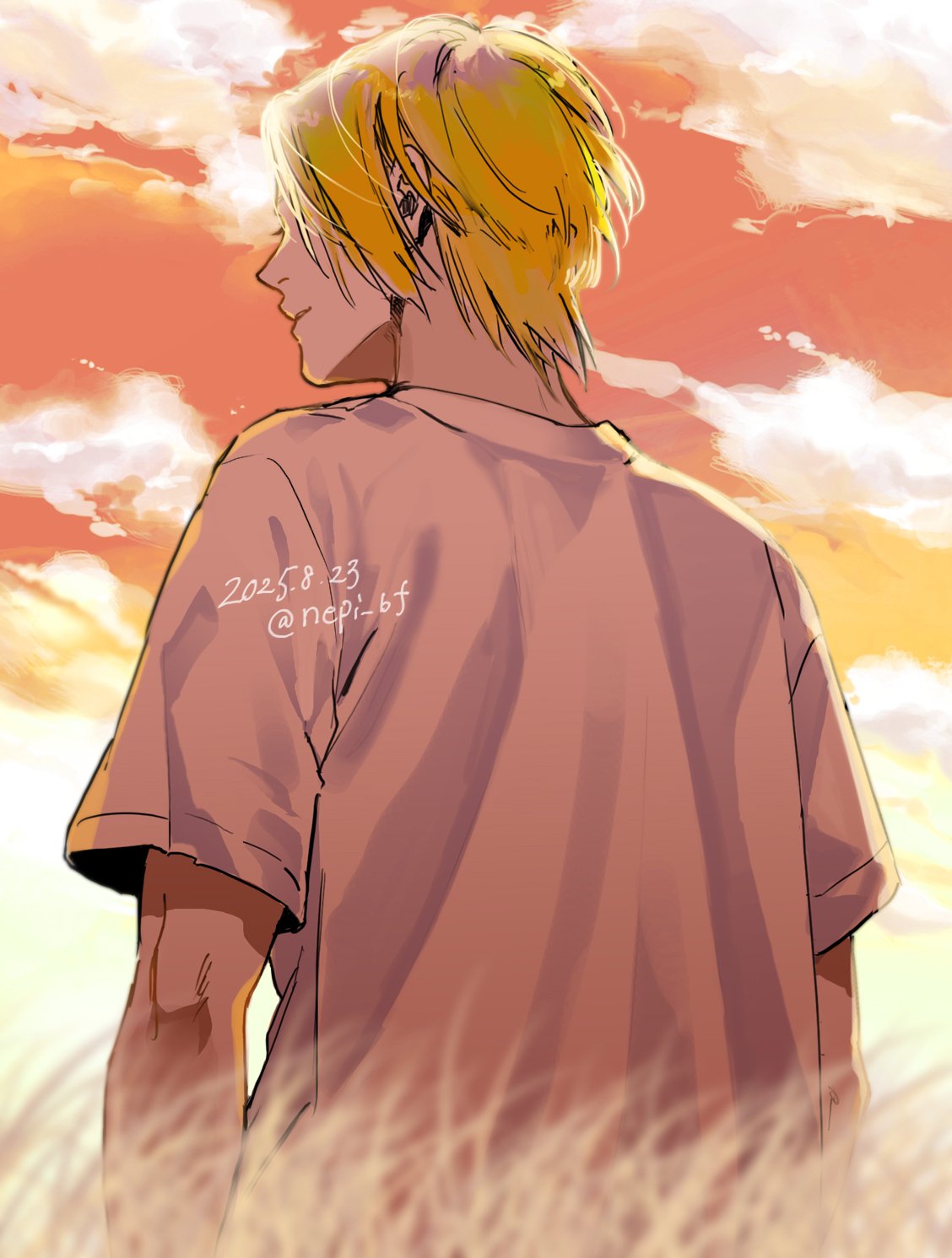 ykmr (haga), ash lynx, banana fish, commentary, highres, symbol-only commentary, 1boy, blonde hair, blurry, blurry foreground, cloud, cloudy sky, dated, from behind, grass, male focus, orange sky, outdoors, parted lips, shirt, short hair, short sleeves, sky, solo, standing, sunset, t-shirt, twitter username, upper body, white shirt