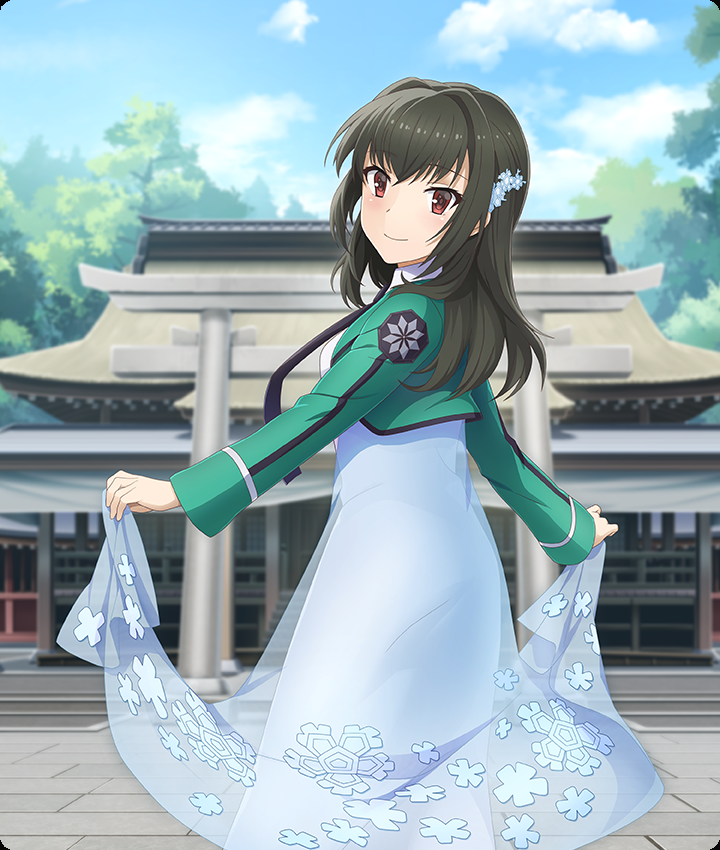 mahouka koukou no rettousei, toji no miko, toji no miko: kizamishi issen no tomoshibi, game cg, official art, third-party source, 1girl, architecture, blue flower, blue skirt, blue sky, breasts, closed mouth, cloud, day, dot nose, east asian architecture, first high school uniform, flower, from behind, green hair, green jacket, hair flower, hair intakes, hair ornament, jacket, juujou kagari, layered skirt, long hair, long skirt, looking at viewer, looking back, outdoors, print skirt, red eyes, school uniform, see-through skirt layer, shrine, skirt, skirt hold, sky, small breasts, smile, snowflake print, solo, stone walkway, torii, tree
