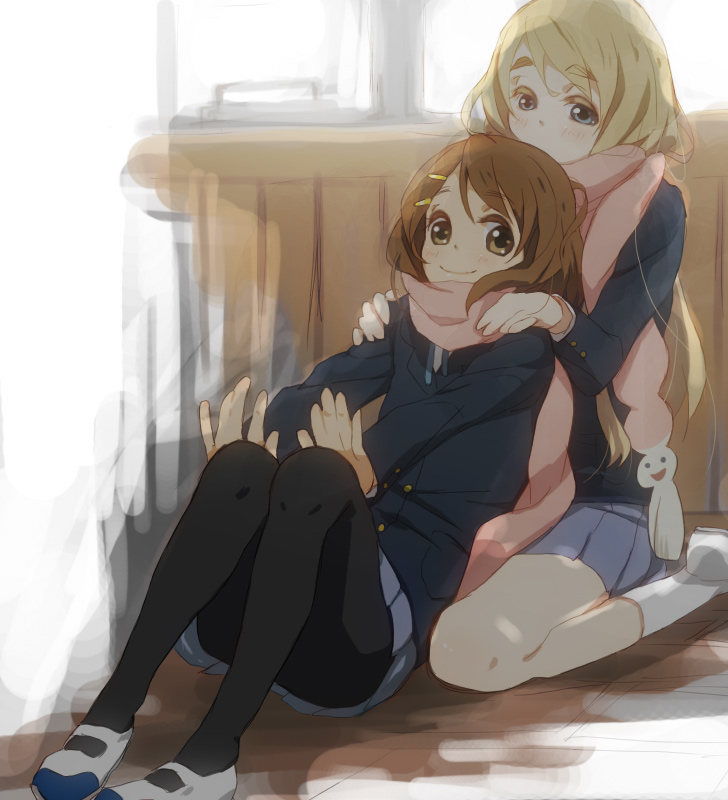 kurage (huwahuwaru n), hirasawa yui, kotobuki tsumugi, k-on!, bad id, bad pixiv id, 00s, 2girls, blonde hair, blue eyes, brown eyes, brown hair, long hair, multiple girls, pantyhose, scarf, school uniform, shoes, short hair, uwabaki, yuri