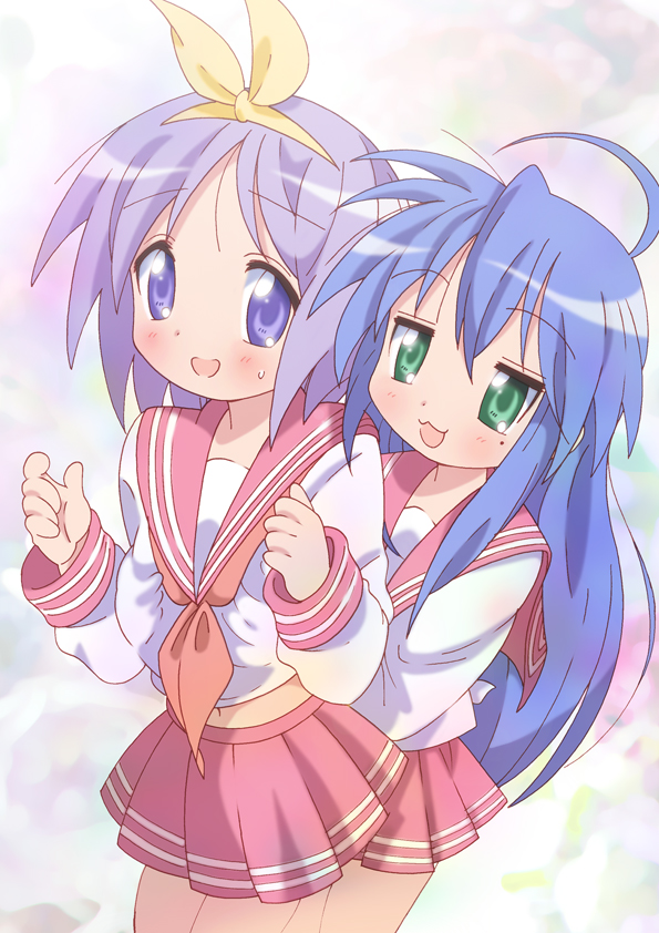 yamasaki wataru, hiiragi tsukasa, izumi konata, lucky star, 00s, 2girls, ahoge, blue hair, breast padding, breasts, grabbing another's breast, green eyes, groping, long hair, mole, mole under eye, multiple girls, navel, purple eyes, purple hair, school uniform, serafuku, short hair, small breasts, yuri