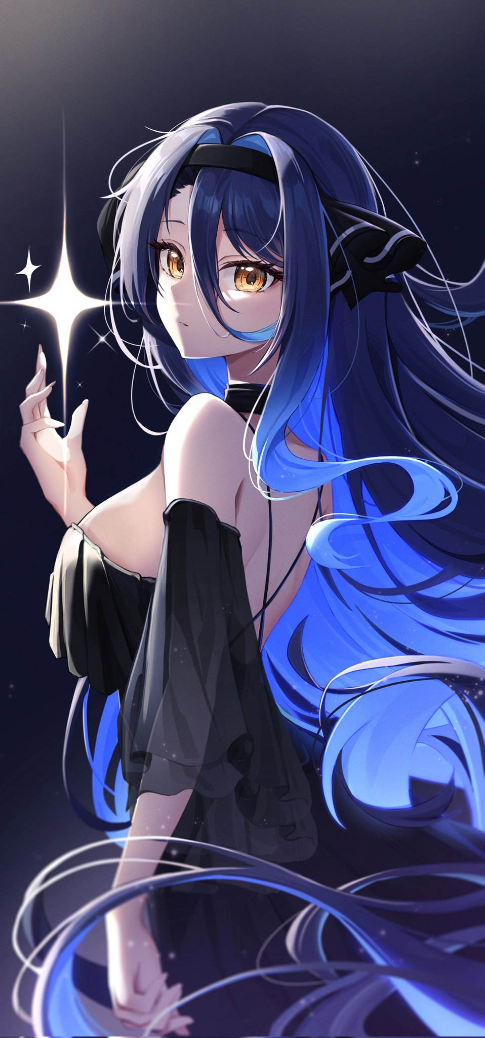 lancheu, gangzi (vtuber), stellive, commentary, highres, symbol-only commentary, 1girl, arm at side, black dress, black hairband, black ribbon, blue hair, breasts, closed mouth, colored inner hair, cowboy shot, dark background, detached sleeves, dress, hair between eyes, hair ribbon, hairband, hand up, large breasts, long bangs, long hair, long sleeves, looking at viewer, looking to the side, multicolored hair, ribbon, sleeveless, sleeveless dress, solo, sparkle, standing, turning head, very long hair, virtual youtuber, yellow eyes