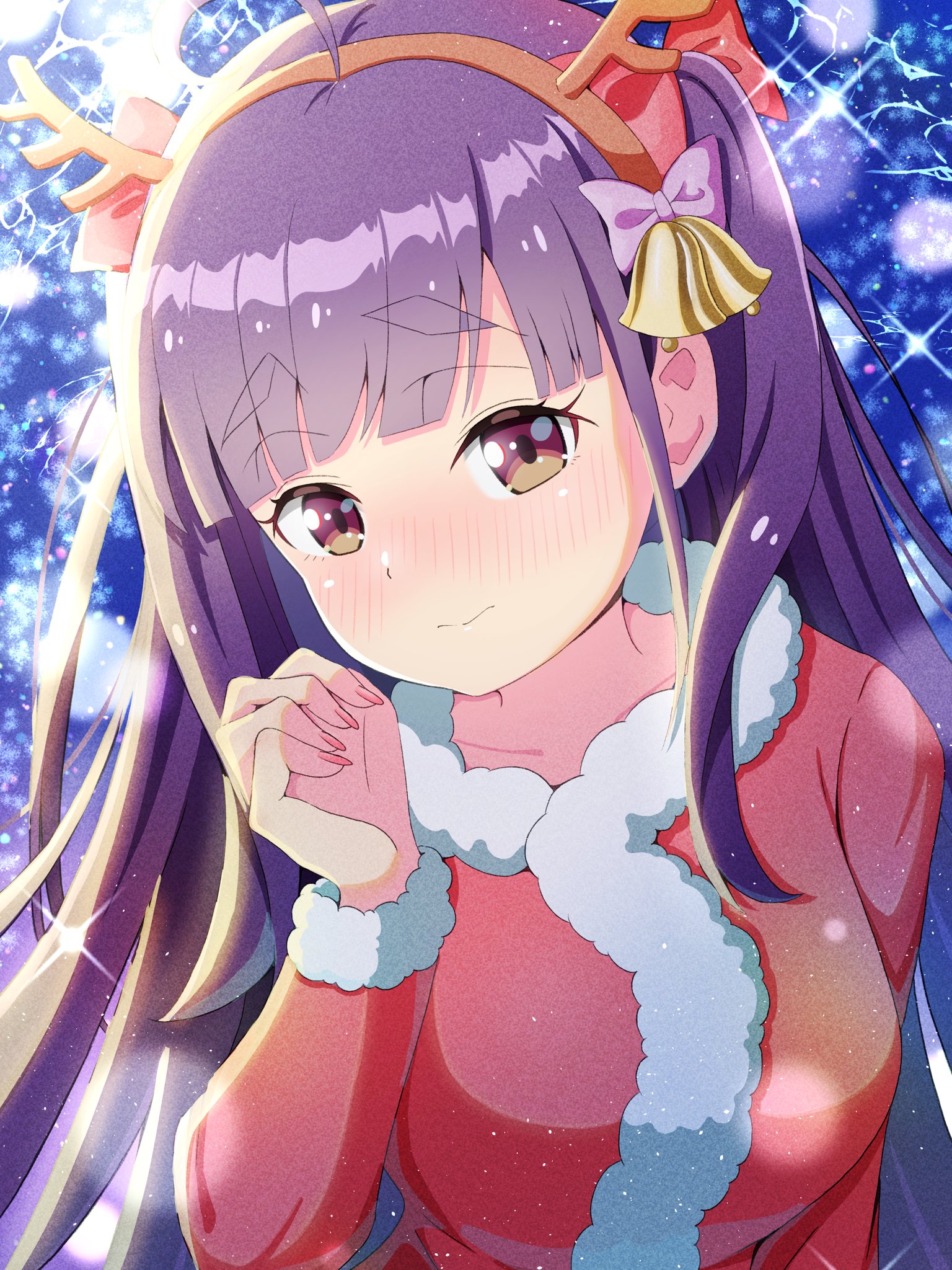 litecolors radi, chofu noriko, ikizulive! love live! bluebird, love live!, commentary request, highres, 1girl, alternate costume, antlers, blue background, blunt bangs, blush, bow, breasts, brown eyes, closed mouth, embarrassed, fake horns, fur-trimmed jacket, fur trim, hair bow, hairband, horn hairband, horns, jacket, long hair, long sleeves, looking at viewer, medium breasts, nose blush, purple hair, red bow, red jacket, santa costume, sidelocks, solo, thick eyebrows, two side up, upper body