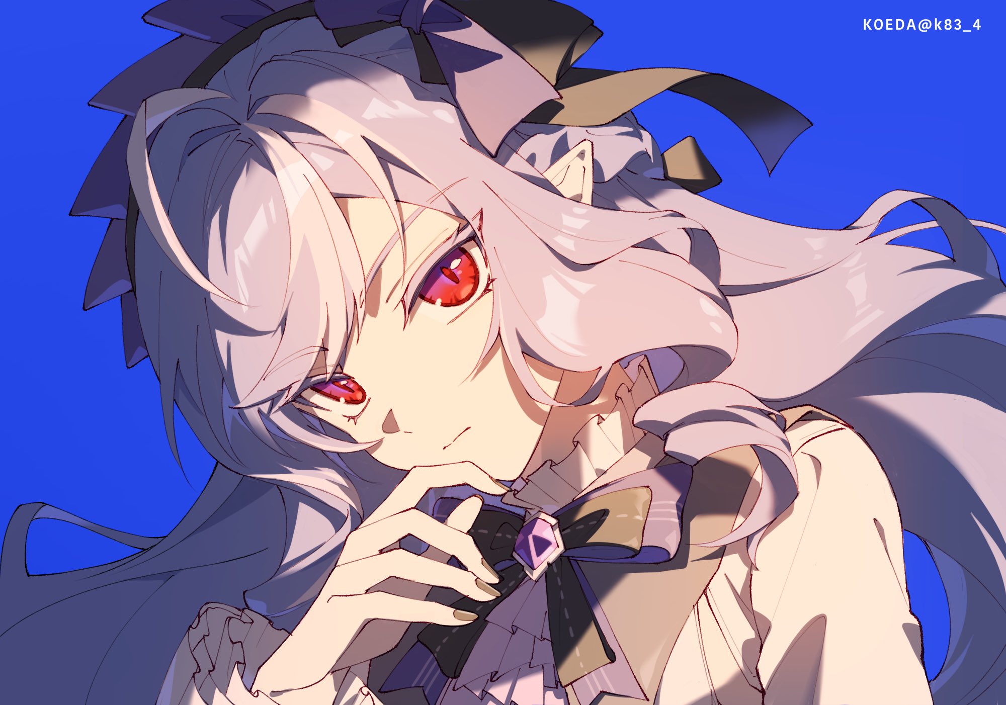 koeda (k83 4), vivian banshee, zenless zone zero, commentary request, highres, 1girl, artist name, ascot, black nails, blue background, bow, bowtie, closed mouth, drill hair, drill sidelocks, gem, hairband, hand up, head tilt, long hair, looking at viewer, pointy ears, portrait, purple ascot, purple bow, purple bowtie, purple gem, purple hair, purple hairband, red eyes, shrug (clothing), sidelocks, solo, twitter username, white shrug