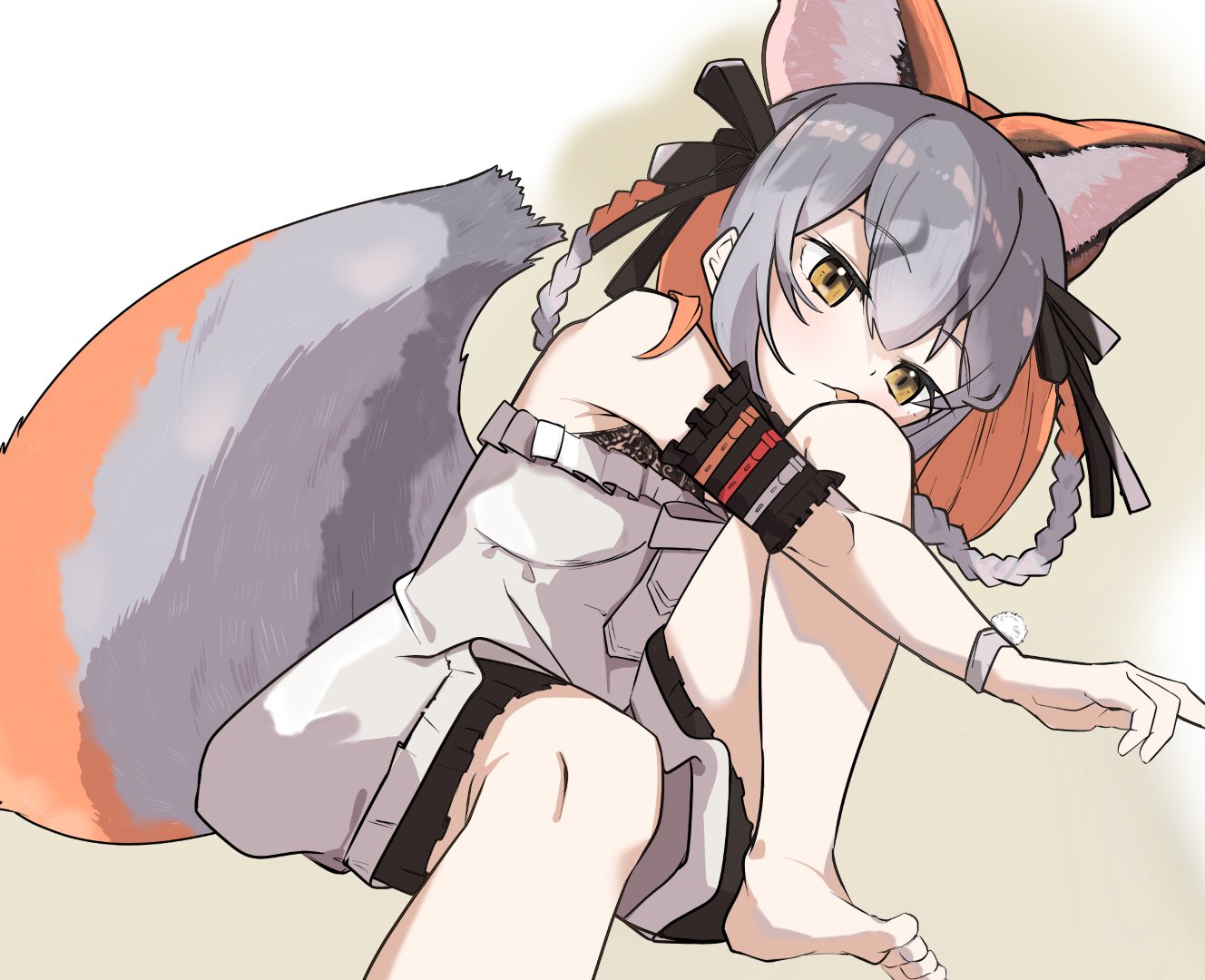 llb, island fox (kemono friends), kemono friends, kemono friends v project, 1girl, animal ears, bare shoulders, barefoot, belt, brown hair, dress, extra ears, fox ears, fox girl, fox tail, grey hair, long hair, looking at viewer, ribbon, simple background, solo, sundress, tail, tongue, virtual youtuber, yellow eyes