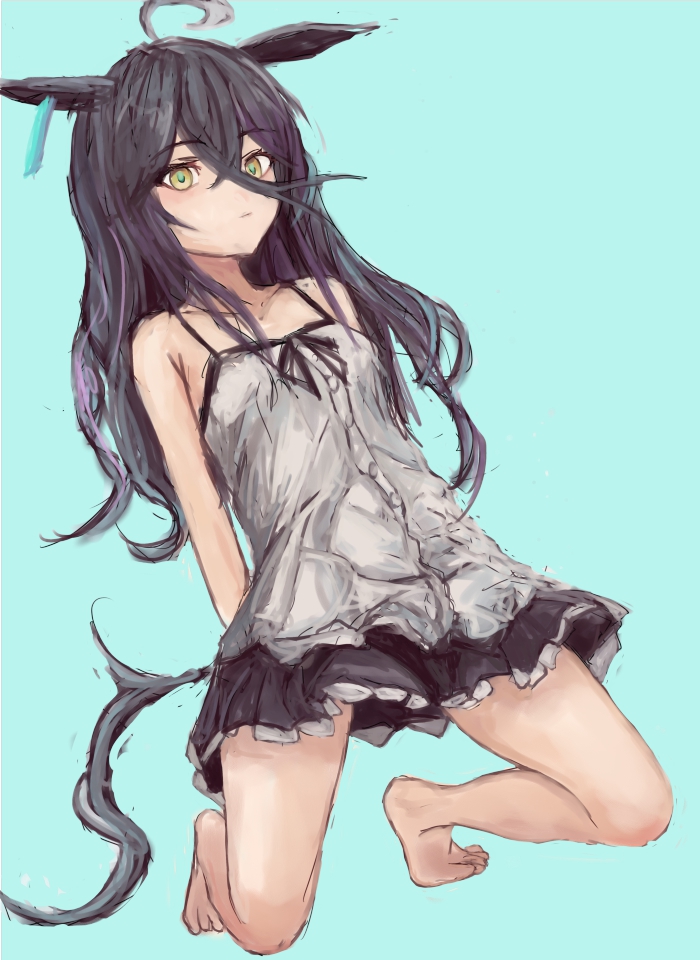 yanagi wakana, manhattan cafe (umamusume), umamusume, 1girl, ahoge, animal ears, bare shoulders, black hair, black skirt, breasts, camisole, closed mouth, collarbone, ear tag, earrings, hair between eyes, horse ears, horse girl, horse tail, jewelry, long bangs, long hair, long hair between eyes, looking at viewer, multicolored hair, pleated skirt, simple background, single earring, skirt, small breasts, solo, tail, white camisole, white hair, yellow eyes