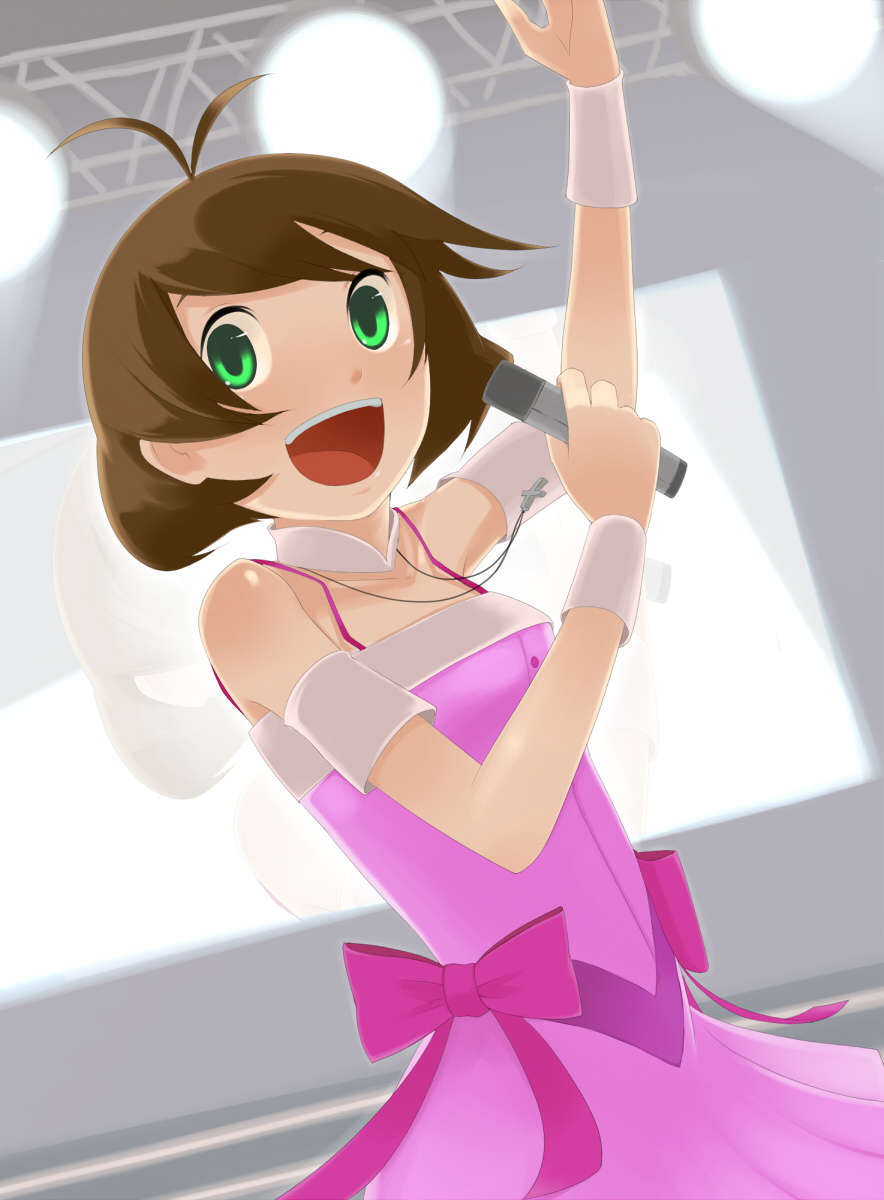 katakura supipi, akizuki ryo, idolmaster, idolmaster dearly stars, bad id, bad pixiv id, highres, 00s, 1boy, antenna hair, bare shoulders, brown hair, cross, crossdressing, crossdressing (mtf), cute & girly (idolmaster), green eyes, jewelry, male focus, microphone, music, necklace, open mouth, short hair, singing, smile, solo, trap