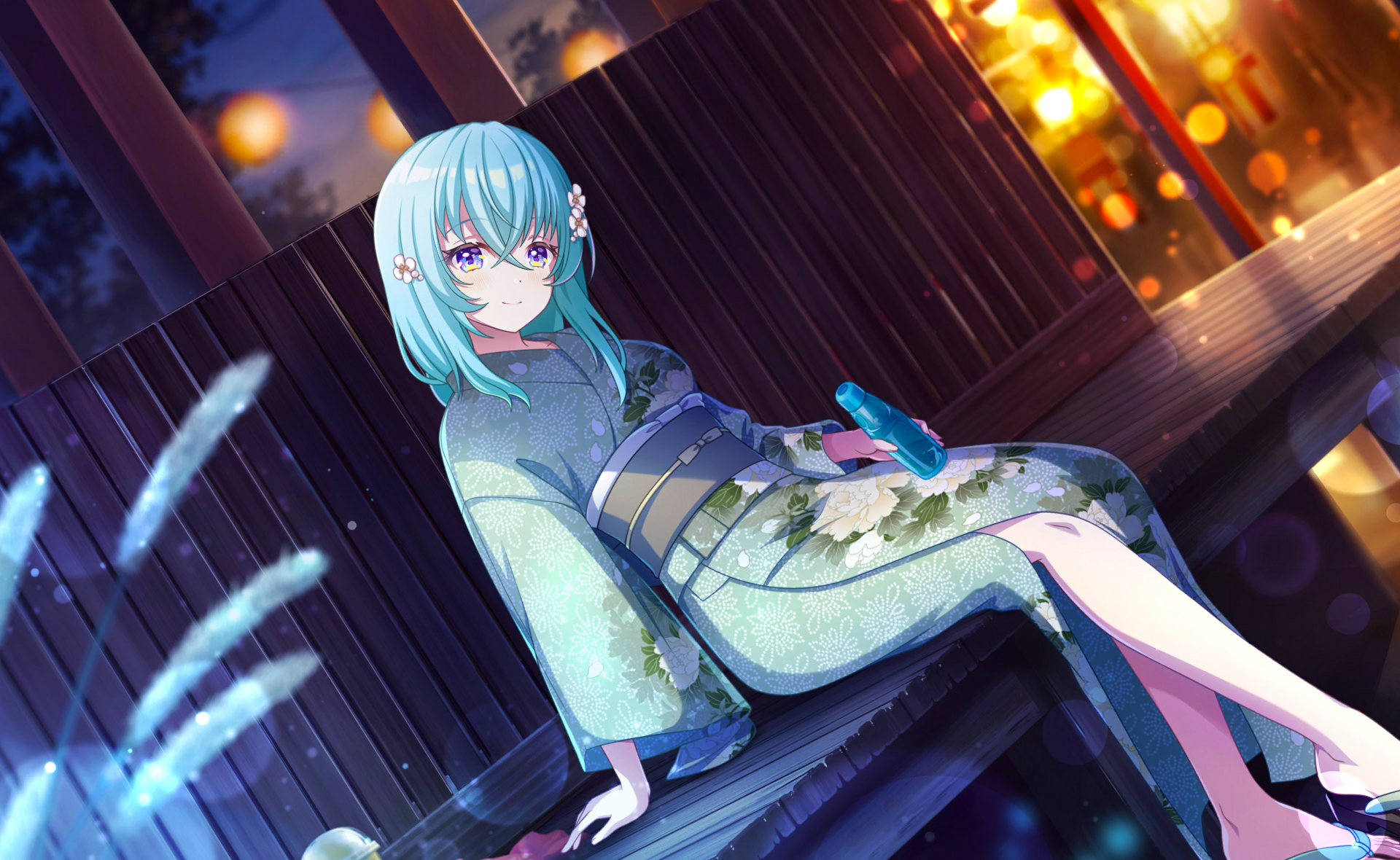 lilja kurtbay, world dai star, commentary request, game cg, highres, official art, third-party source, 1girl, blue eyes, blue hair, blush, breasts, dutch angle, flower, green kimono, hair between eyes, hair flower, hair ornament, japanese clothes, kimono, lantern, looking at viewer, night, outdoors, sitting, smile, solo