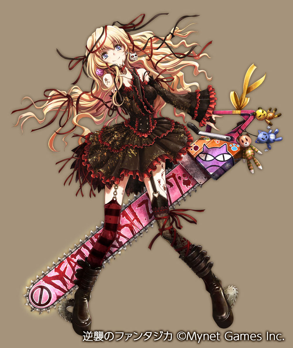 ueda metawo, gyakushuu no fantasica, commentary request, highres, official art, 1girl, asymmetrical legwear, bare shoulders, black boots, black dress, black ribbon, blue eyes, boots, breasts, bridal gauntlets, brown background, chainsaw, charm (object), cleavage, closed mouth, copyright notice, detached sleeves, dress, frilled sleeves, frills, full body, garter straps, grey hair, hair ribbon, holding, holding chainsaw, long hair, long sleeves, looking at viewer, mismatched legwear, o-ring, o-ring garter straps, red ribbon, red thighhighs, ribbon, simple background, smile, solo, standing, strapless, strapless dress, thighhighs, wide sleeves