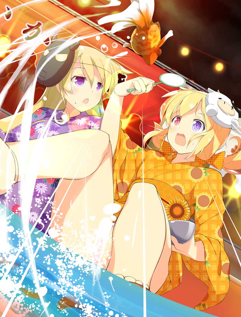 hiroko (senran kagura), muramasa (senran kagura), ushiwakamaru (senran kagura), senran kagura, senran kagura new wave, official art, 2girls, :o, android, blonde hair, bow, bowl, character mask, doll joints, festival, fish, flat chest, floral print, floral print kimono, floral print sleeves, goldfish, goldfish scooping, heterochromia, holding, holding bowl, horns, japanese clothes, joints, kimono, long hair, low twintails, mask, mask on head, mechanical horns, multiple girls, obi, obidome, obijime, orange bow, orange kimono, plaid bow, poi (goldfish scoop), print kimono, purple eyes, purple kimono, red eyes, sandals, sash, shiny skin, splashing, summer festival, sunflower print, surprised, teeth, twintails, two-tone bow, two-tone kimono, upper teeth only, very long hair, water, water drop, yellow bow, yellow kimono, yukata