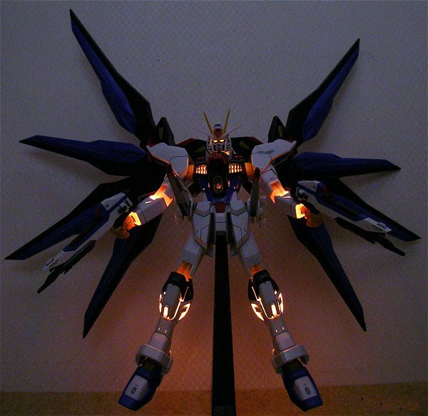 strike freedom gundam, gundam, gundam seed, gundam seed destiny, photo (medium), 00s, beam rifle, energy gun, figure, funnels (gundam), gdr-games, gun, mecha, mobile suit, no humans, robot, solo, toy, weapon, wings