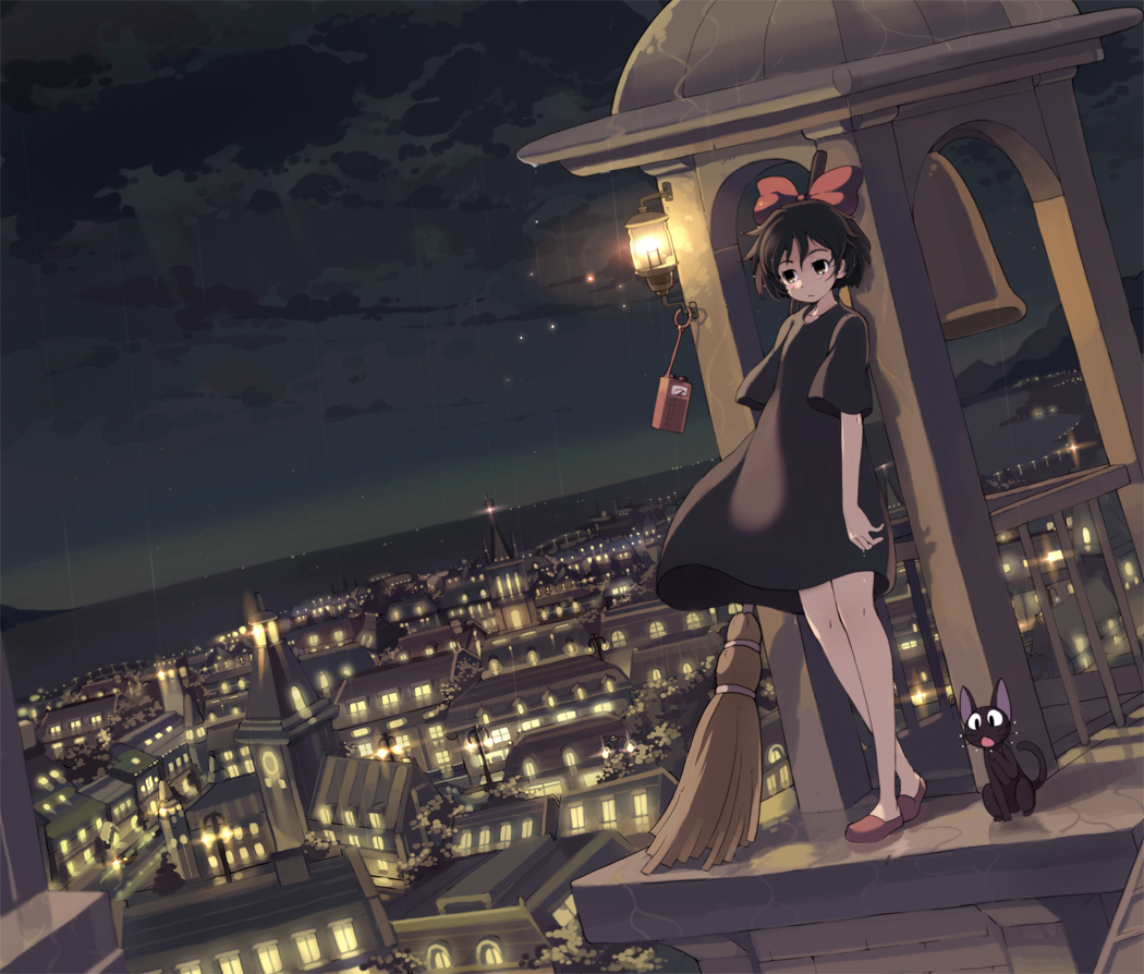 armcho, jiji (majo no takkyuubin), kiki (majo no takkyuubin), majo no takkyuubin, studio ghibli, 1980s (style), 1girl, bell, black cat, black eyes, black hair, bow, broom, cat, city, dress, female focus, hair bow, hair ribbon, lamp, leaning, night, oldschool, radio, rain, retro artstyle, ribbon, sky, solo, wind