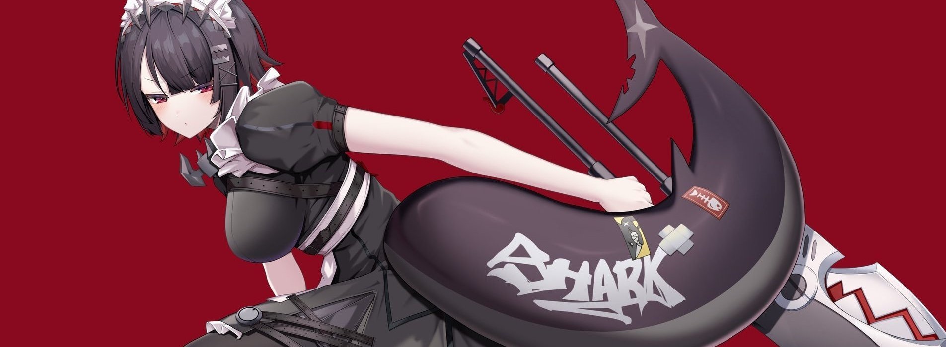 kushinaka, ellen joe, zenless zone zero, commentary, highres, symbol-only commentary, 1girl, black dress, black hair, blush, breasts, closed mouth, colored inner hair, dress, fins, fish tail, from side, hairband, half-closed eyes, holding, holding weapon, large breasts, leaning forward, looking at viewer, metal hairband, multicolored hair, razor blade hair ornament, red background, red eyes, scar, scar on tail, shark girl, shark tail, short hair, solo, spiked headband, tail, v-shaped eyebrows, weapon