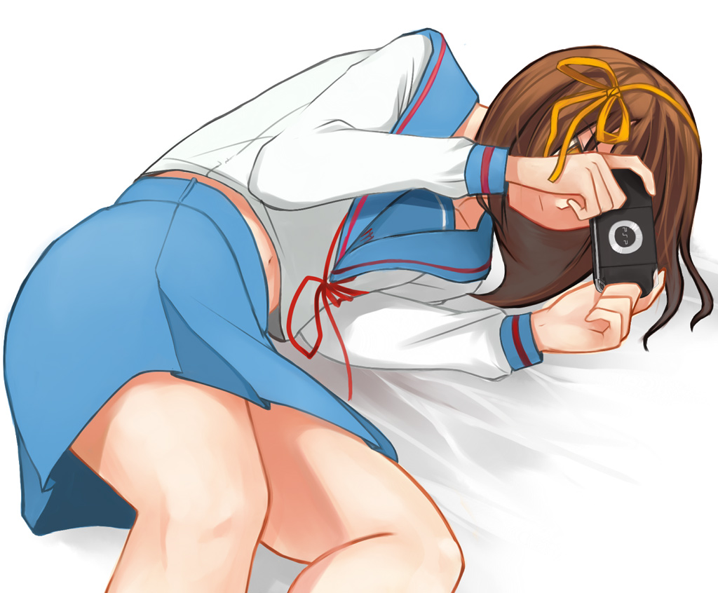pupps, suzumiya haruhi, suzumiya haruhi no yuuutsu, bad id, bad pixiv id, 00s, 1girl, brown hair, close-up, female focus, handheld game console, lying, on side, playing games, playstation portable, school uniform, serafuku, short hair, solo, video game