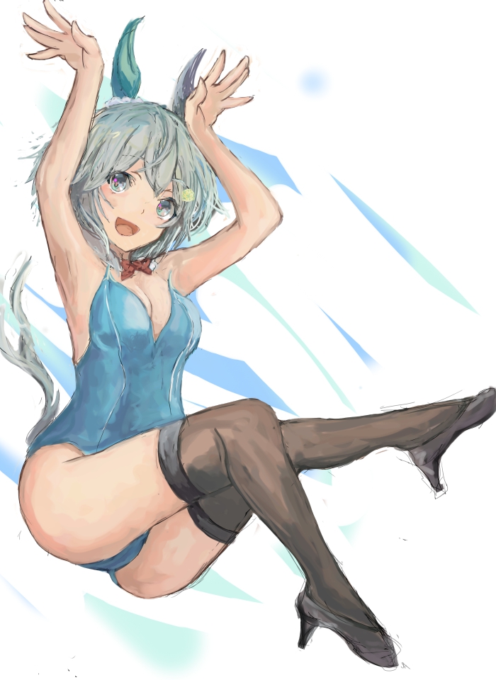 yanagi wakana, seiun sky (umamusume), umamusume, 1girl, animal ears, black thighhighs, blue eyes, blue leotard, blush, bow, bowtie, breasts, cleavage, detached collar, ear covers, flower, grey hair, hair between eyes, hair flower, hair ornament, hairclip, high heels, horse ears, horse girl, horse tail, leotard, looking at viewer, open mouth, playboy bunny, red bow, red bowtie, short hair, single ear cover, small breasts, smile, solo, sunflower, sunflower hair ornament, tail, thighhighs