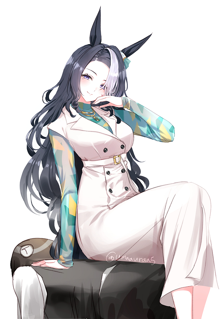 romi (346 ura), mejiro ramonu (umamusume), umamusume, 1girl, animal ears, belt, black hair, blue shirt, blush, breasts, closed mouth, dress, horse ears, horse girl, horse tail, jewelry, large breasts, long hair, long sleeves, looking at viewer, mole, mole under eye, multicolored hair, necklace, purple eyes, shirt, simple background, sitting, smile, solo, streaked hair, tail, white background, white belt, white dress, white hair