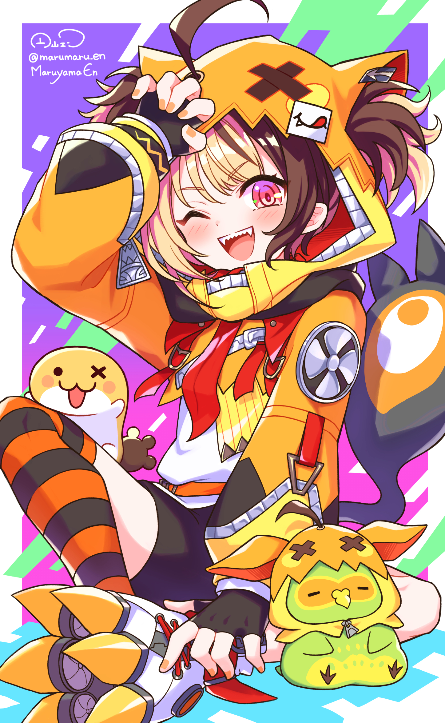 maruyama en, gigi murin, gigi murin (1st costume), grem (gigi murin), popo (gigi murin), hololive, hololive english, commentary, english commentary, highres, revision, 1girl, ahoge, animal hood, black gloves, black shorts, black thighhighs, brown hair, cat hood, fingerless gloves, gloves, hood, hoodie, looking at viewer, multicolored hair, one eye closed, open mouth, orange hoodie, orange shrug, orange theme, pink eyes, sharp teeth, shirt, shorts, shrug (clothing), smile, solo, striped clothes, striped thighhighs, teeth, thighhighs, two-tone hair, two side up, upper teeth only, virtual youtuber, white shirt