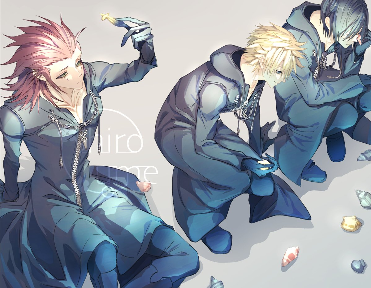 axel (kingdom hearts), roxas, xion (kingdom hearts), kingdom hearts, kingdom hearts 358/2 days, commentary request, 1girl, 2boys, black boots, black gloves, black hair, black pants, black robe, blonde hair, boots, breasts, facial mark, gloves, grey background, hair between eyes, hair slicked back, hood, hood down, hooded robe, long hair, multiple boys, pants, red hair, robe, seashell, shell, short hair, sideboob, spiked hair, squatting, srum su28