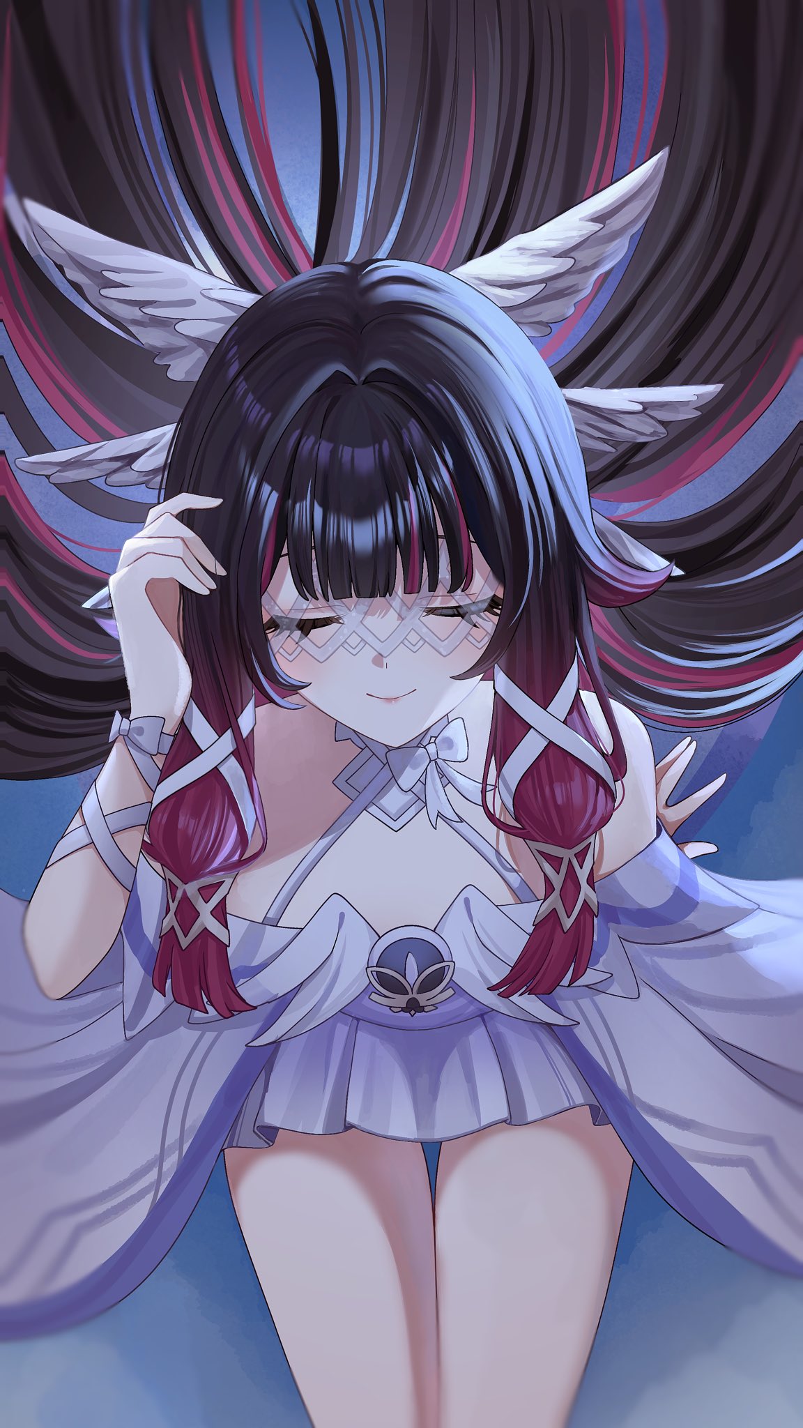 columbina (genshin impact), genshin impact, commentary request, highres, 1girl, aoi sakanazz, black hair, closed eyes, closed mouth, dress, eye mask, facing viewer, from above, hair ribbon, hand in own hair, head wings, long hair, mask, multicolored hair, red hair, ribbon, sitting, smile, solo, thighs, two-tone hair, very long hair, white dress, white ribbon, white wings, wings
