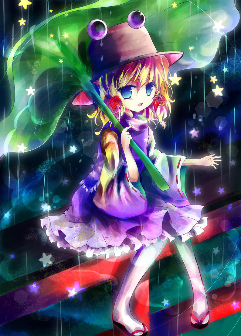 kazu (muchuukai), moriya suwako, touhou, bad id, bad pixiv id, 1girl, blonde hair, blue eyes, colorful, female focus, hat, leaf, leaf umbrella, outdoors, rain, ribbon, short hair, solo