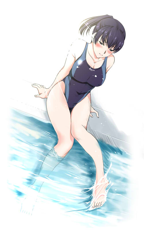 amano issui, tsukahara hibiki, amagami, 1girl, arm support, barefoot, black eyes, black hair, blush, breasts, cleavage, competition swimsuit, dutch angle, feet, female focus, large breasts, legs, light rays, one-piece swimsuit, ponytail, pool, poolside, sitting, soaking feet, solo, splashing, sunbeam, sunlight, swimsuit, thigh gap, water