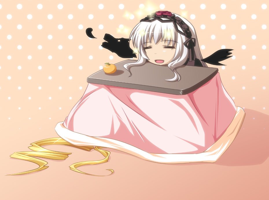 gucchi, shinku, suigintou, rozen maiden, 00s, 2girls, blonde hair, food, fruit, kotatsu, mandarin orange, multiple girls, orange (fruit), table, white hair, wings