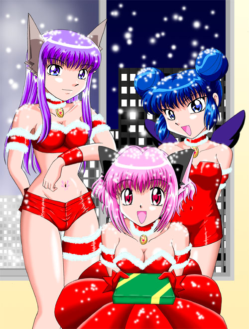 aizawa mint, fujiwara zakuro, mew ichigo, mew mint, mew zakuro, momomiya ichigo, tokyo mew mew, 00s, 3girls, :d, alternate costume, animal ears, arm garter, bird wings, blue eyes, breasts, cat ears, choker, christmas, cleavage, covered navel, double bun, female focus, frilled thigh strap, fur trim, gloves, hair bun, holding, jewelry, long hair, looking at viewer, midriff, multiple girls, navel, open mouth, pendant, purple eyes, red eyes, red gloves, santa costume, short shorts, shorts, smile, snowing, thigh strap, wings, wolf ears