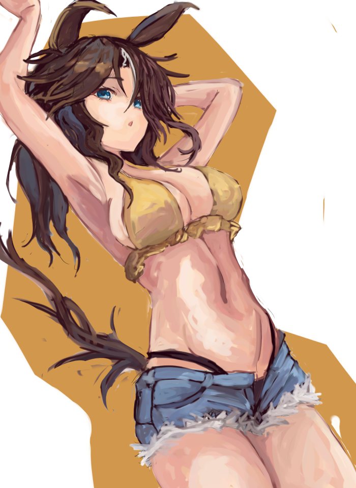 yanagi wakana, mejiro palmer (umamusume), umamusume, commentary request, 1girl, animal ears, armpits, arms up, bikini, bikini top only, blue eyes, blue shorts, breasts, brown hair, cleavage, denim, denim shorts, hair between eyes, horse ears, horse girl, horse tail, large breasts, long hair, multicolored hair, navel, ponytail, shorts, solo, stomach, streaked hair, swimsuit, tail, white hair, yellow bikini