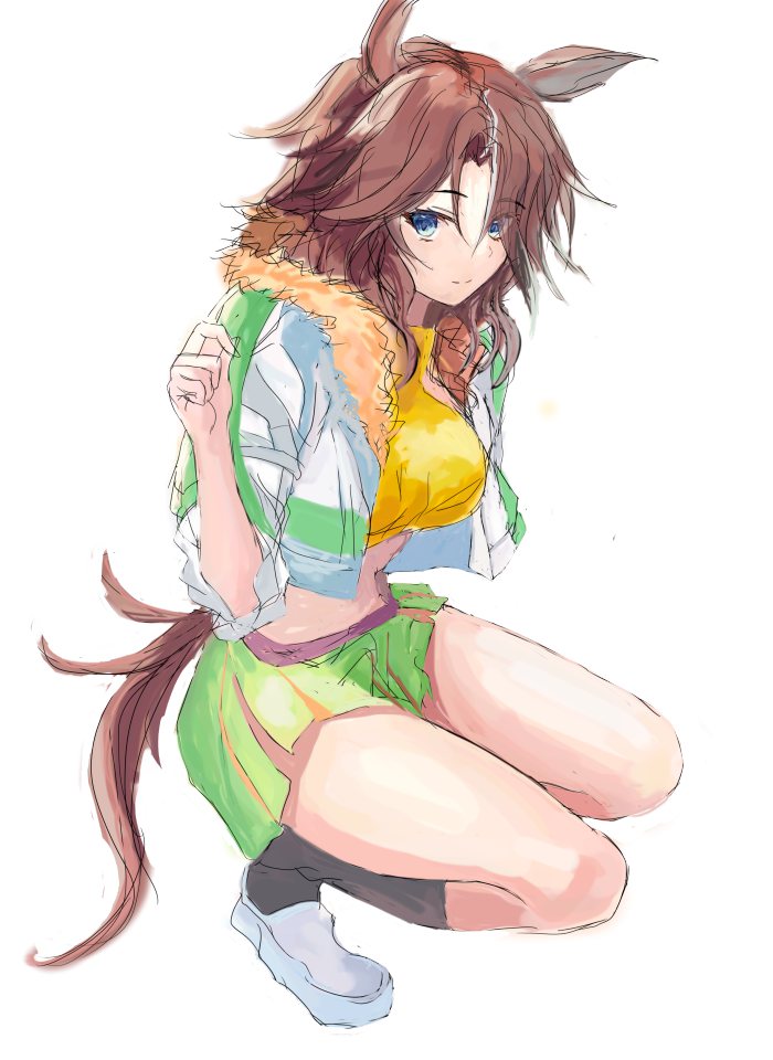 yanagi wakana, mejiro palmer (line breakthrough) (umamusume), mejiro palmer (umamusume), umamusume, commentary request, 1girl, animal ears, belt, black socks, breasts, brown hair, closed mouth, crop top, cropped jacket, fur-trimmed jacket, fur trim, green skirt, horse ears, horse girl, horse tail, jacket, long hair, long sleeves, looking at viewer, medium breasts, midriff, multicolored hair, pink belt, ponytail, shirt, shoes, simple background, skirt, socks, solo, streaked hair, tail, white background, white hair, white jacket, yellow shirt