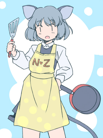 rangycrow, nazrin, touhou, commentary request, lowres, 1girl, animal ears, apron, blue background, blush, cowboy shot, dress, frying pan, grey dress, grey hair, hand up, holding, holding frying pan, holding spatula, initial, long sleeves, mouse ears, mouse tail, open mouth, shirt, solo, spatula, tail, white shirt, yellow apron, | |