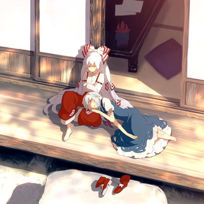 minakata sunao, fujiwara no mokou, kamishirasawa keine, touhou, 2girls, barefoot, closed eyes, feet, lap pillow, multiple girls, porch, sleeping