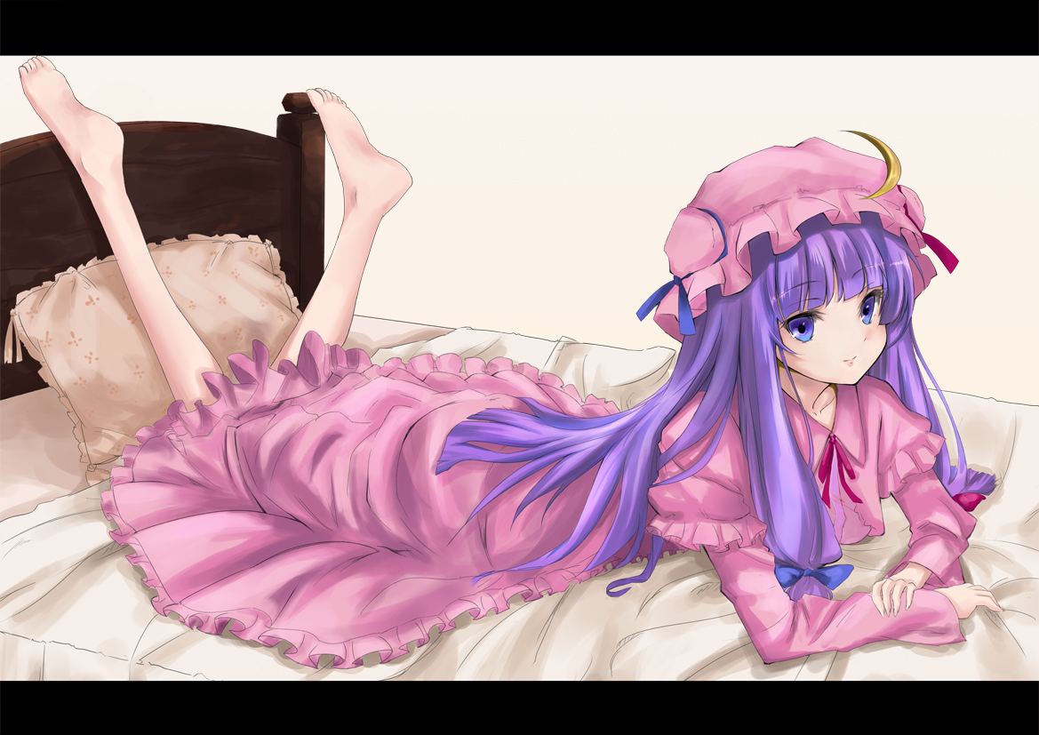 hangetsuakibarika, patchouli knowledge, touhou, 1girl, barefoot, bed, feet, female focus, hat, letterboxed, long hair, lying, on stomach, purple eyes, purple hair, solo