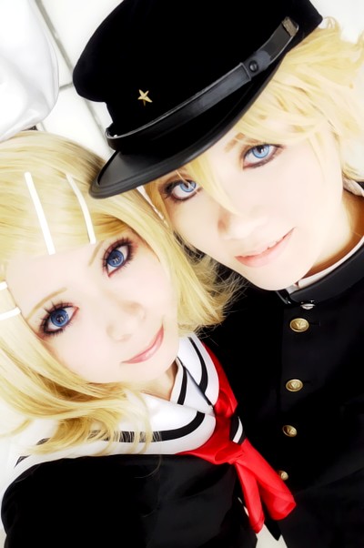 kagamine len, kagamine rin, vocaloid, photo (medium), airbrushed, blue eyes, cosplay, school uniform