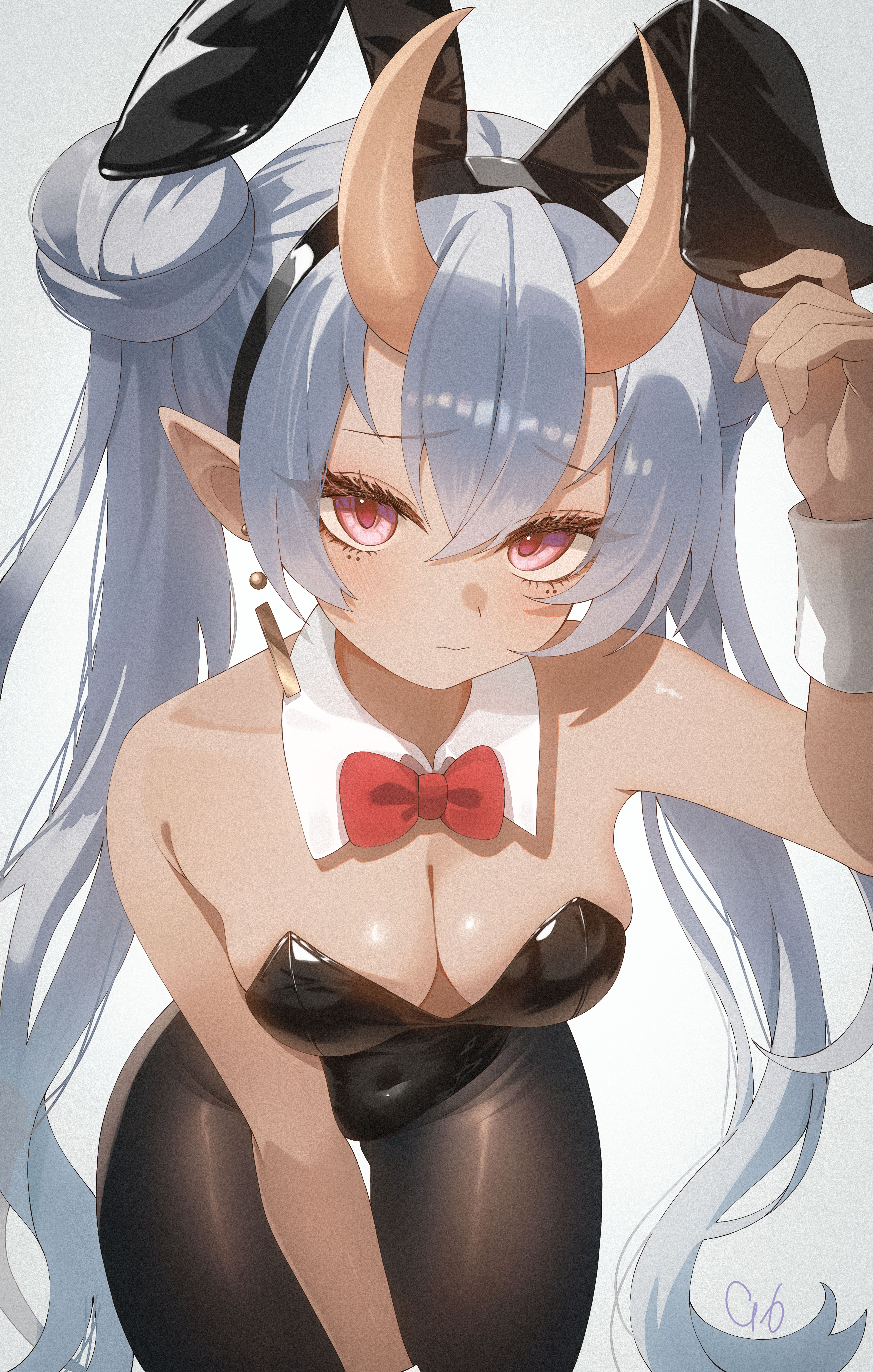 wute5733, original, absurdres, bilingual commentary, commentary, commentary request, commission, english commentary, highres, mixed-language commentary, pixiv commission, 1girl, animal ear hairband, animal ears, black hairband, black leotard, black pantyhose, blush, bow, bowtie, breasts, closed mouth, covered navel, cowboy shot, dark-skinned female, dark skin, detached collar, double-parted bangs, double bun, earrings, fake animal ears, furrowed brow, grey hair, hair between eyes, hair bun, hairband, horns, jewelry, leaning forward, leotard, long hair, looking at viewer, medium breasts, mole, mole under each eye, mole under eye, multiple moles, oni, pantyhose, pink eyes, playboy bunny, pointy ears, rabbit ear hairband, rabbit ears, red bow, red bowtie, signature, simple background, skin-covered horns, solo, standing, strapless, strapless leotard, twintails, very long hair, white background, white wrist cuffs, wrist cuffs