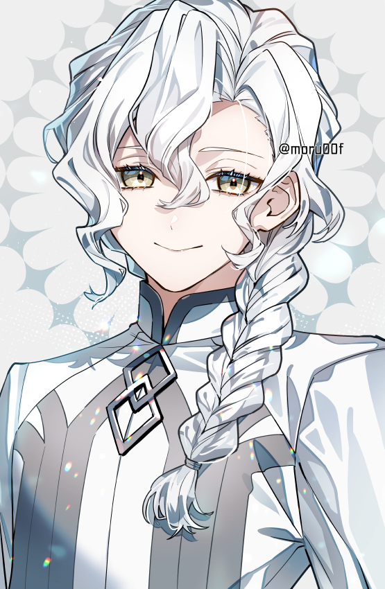 moru, marisbury animusphere, fate/grand order, fate (series), commentary, 1boy, braid, chaldea logo, closed mouth, coat, curtained hair, grey background, grey eyes, grey trim, hair between eyes, hair over shoulder, long hair, looking at viewer, male focus, parted bangs, single braid, smile, solo, twitter username, upper body, white coat, white hair