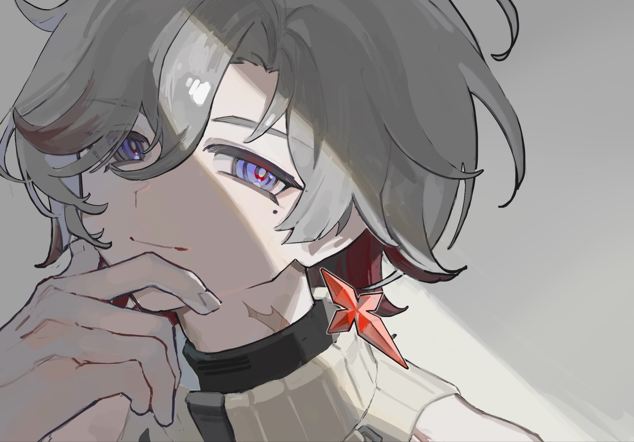 kanousei 8, illuga (genshin impact), genshin impact, highres, 1boy, blue eyes, close-up, earrings, eyes visible through hair, grey background, grey hair, hand on own chin, jewelry, looking at viewer, male focus, mole, mole under eye, multicolored hair, red hair, scar, scar on neck, single earring, sleeveless, sleeveless turtleneck, solo, sweater, turtleneck, turtleneck sweater