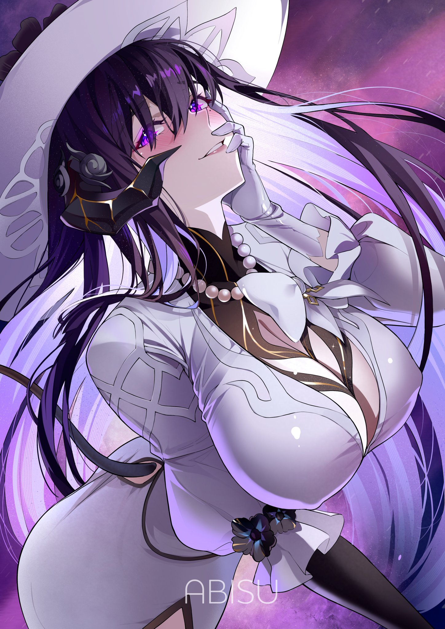 fromabisu, the dahlia (honkai: star rail), honkai: star rail, honkai (series), commentary, english commentary, highres, 1girl, artist name, bead necklace, beads, black hair, blush, breasts, cleavage, colored inner hair, covered erect nipples, demon horns, demon tail, dress, floating hair, gloves, gold trim, gradient background, grin, hair between eyes, hand on own cheek, hand on own face, hand up, hat, horns, jewelry, large breasts, large hat, long hair, long sleeves, looking at viewer, mole, mole under eye, multicolored hair, necklace, parted lips, pink background, purple background, purple eyes, purple hair, smile, solo, tail, very long hair, white dress, white gloves, white hat