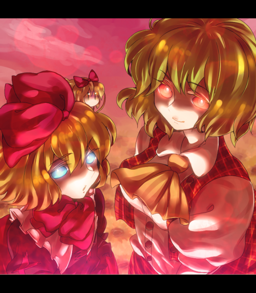 mk, kazami yuuka, medicine melancholy, su-san, touhou, bad id, bad pixiv id, 2girls, ascot, blonde hair, blue eyes, bow, dress, female focus, glowing, glowing eyes, green hair, hair bow, letterboxed, multiple girls, plaid clothes, plaid skirt, plaid vest, red eyes, shaded face, short hair, skirt, skirt set, smile, upper body, vest, yellow eyes