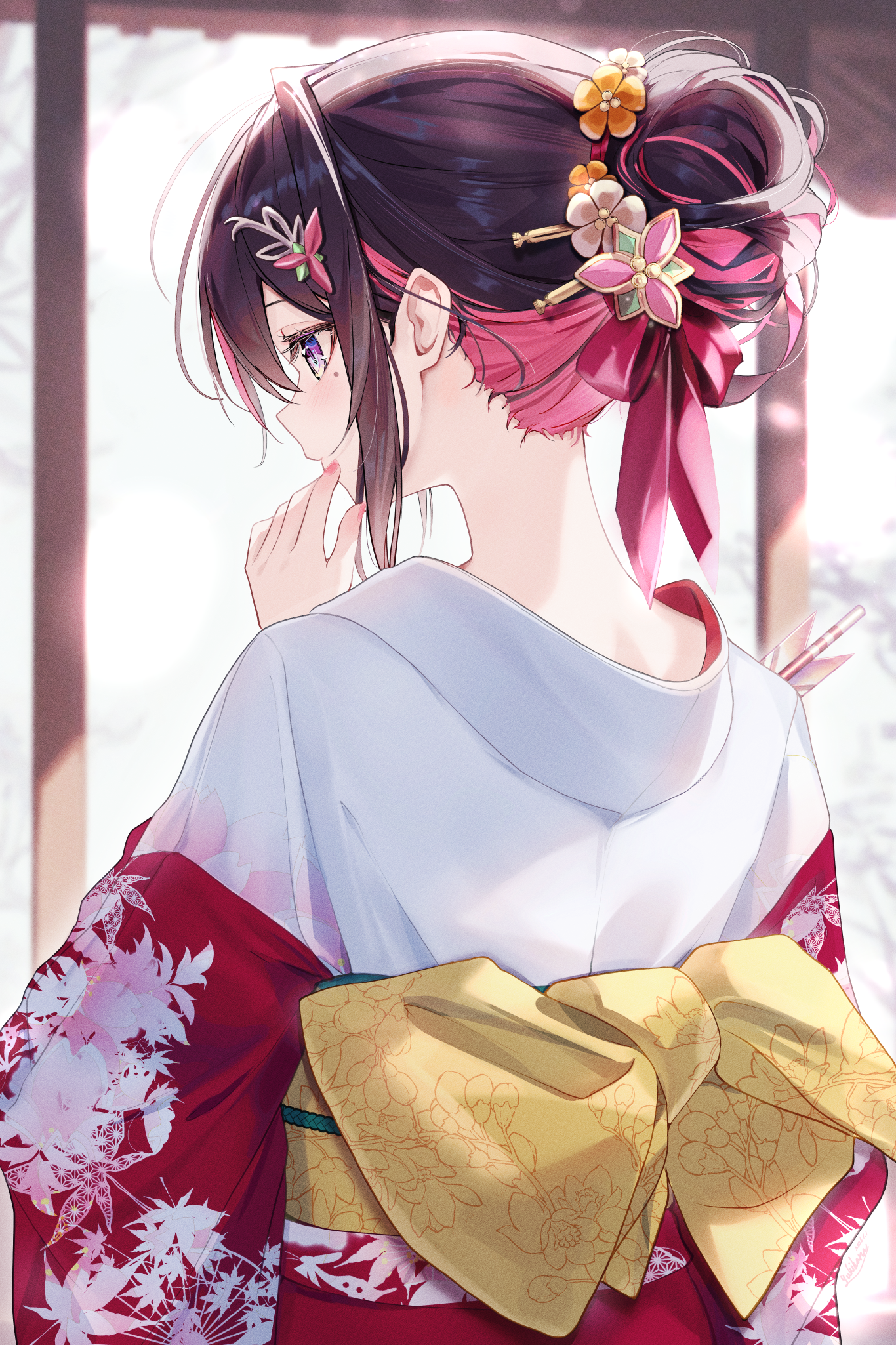 yuki haru, azki (hololive), hololive, commentary request, highres, 1girl, alternate costume, arrow (projectile), black hair, blurry, blurry background, colored inner hair, day, floral print, floral print kimono, flower, from behind, hair bun, hair flower, hair ornament, hairclip, hand up, holding, holding arrow, japanese clothes, kimono, long hair, mole, mole under eye, multicolored hair, nail polish, nape, new year, obi, off shoulder, pink hair, pink nails, pink streaks, print kimono, purple eyes, red kimono, sash, short hair, single hair bun, solo, upper body, virtual youtuber, white kimono, yellow sash