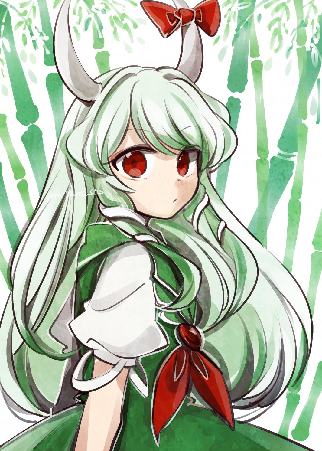 tama (hiroshige 36), ex-keine, kamishirasawa keine, touhou, commentary request, highres, 1girl, bamboo, bow, closed mouth, dress, green dress, green hair, horn bow, horn ornament, horns, long hair, looking at viewer, puffy short sleeves, puffy sleeves, red bow, red eyes, short sleeves, solo, twitter username, very long hair