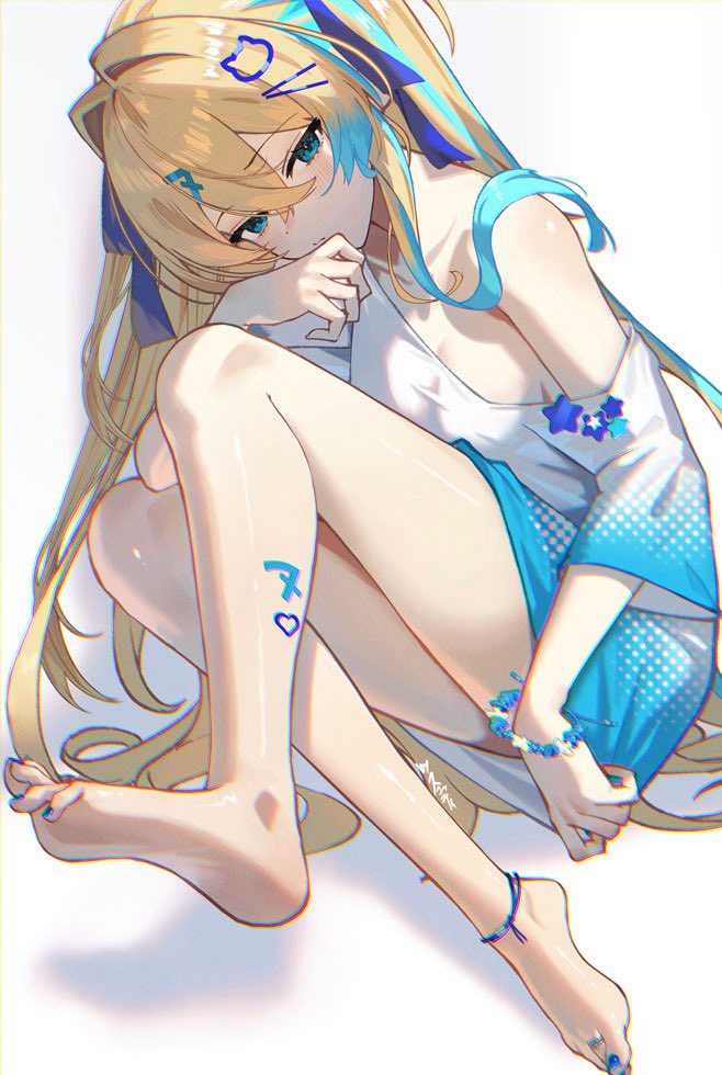 scottie (phantom2), character request, commentary request, copyright request, 1girl, aqua hair, barefoot, blonde hair, blue nails, legs, looking at viewer, multicolored hair, nail polish, shirt, soles, solo, thighs, toenail polish, toenails, toes, white background, white shirt