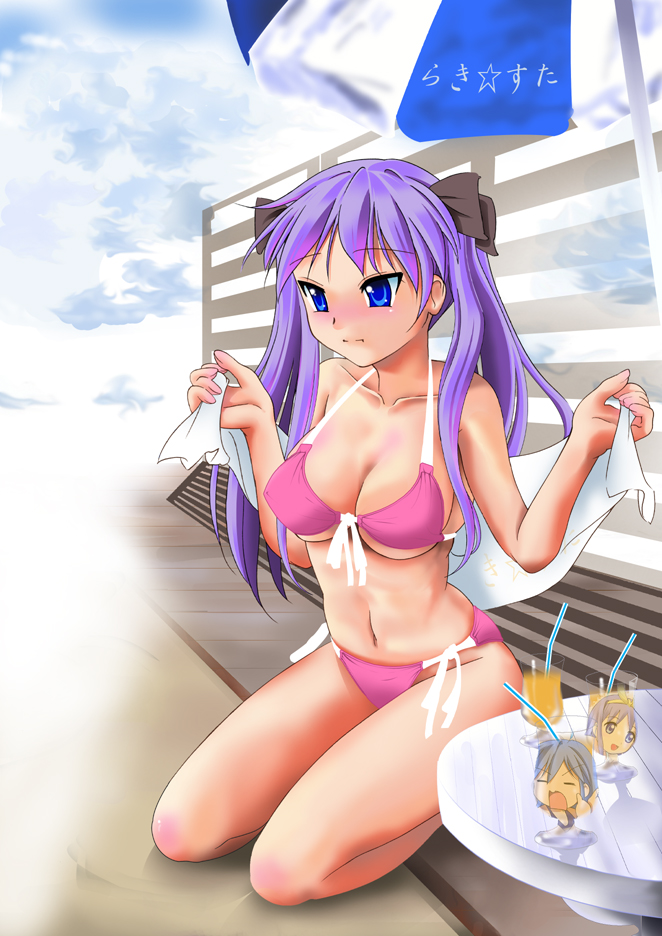 onaka sukisuki, hiiragi kagami, hiiragi tsukasa, izumi konata, lucky star, bad id, bad pixiv id, 00s, bikini, blue eyes, blue hair, blush, breasts, drink, front-tie top, hair ribbon, kneeling, large breasts, long hair, navel, purple hair, reflection, ribbon, side-tie bikini bottom, swimsuit, table, tareme, towel, tsurime, twintails, umbrella
