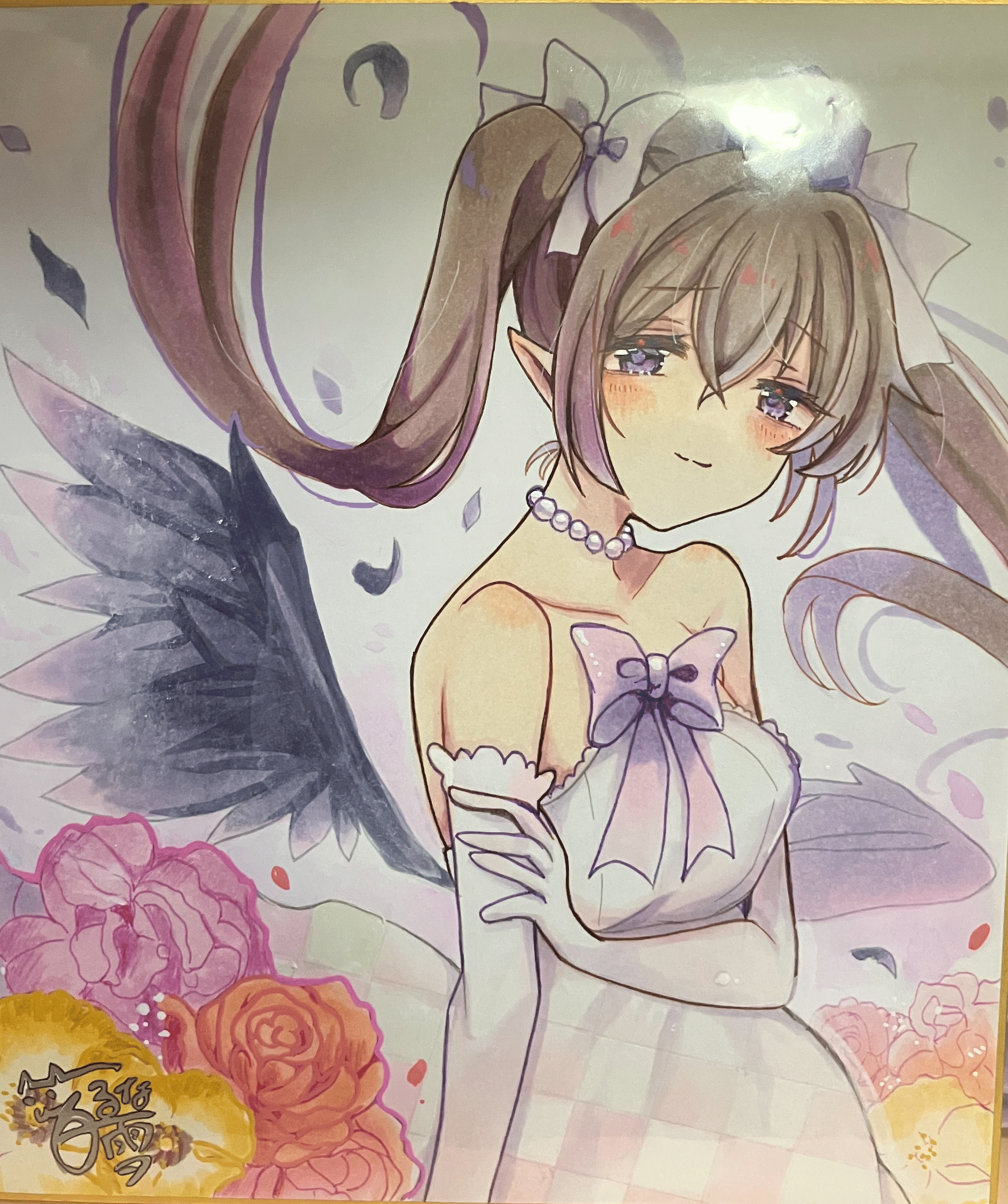 himekaidou hatate, touhou, absurdres, commentary request, highres, 1girl, alternate costume, bird girl, bird wings, blush, bow, brown hair, checkered clothes, checkered dress, closed mouth, crossed bangs, dress, dress bow, elbow gloves, falling feathers, feathers, floating hair, flower, gloves, hair bow, hand on own arm, hat, hoshi tea party, jewelry, light smile, long hair, looking at viewer, necklace, pearl necklace, pointy ears, purple bow, purple eyes, purple hat, raised inner eyebrows, shikishi, signature, simple background, sleeveless, sleeveless dress, solo, split mouth, strapless, strapless dress, tokin hat, twintails, upper body, very long hair, white background, white dress, white gloves, wings