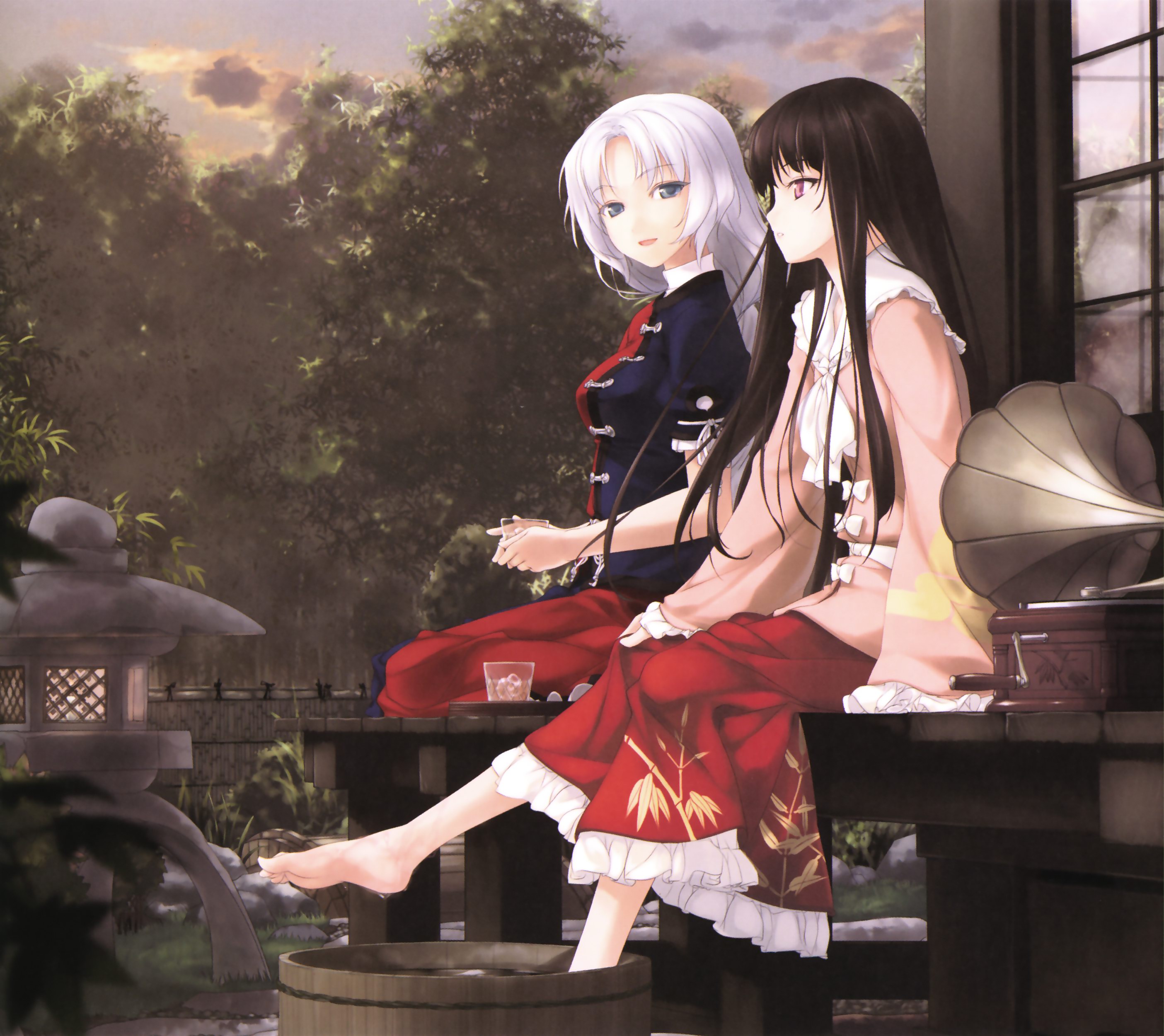rokuwata tomoe, houraisan kaguya, yagokoro eirin, touhou, absurdres, highres, 2girls, barefoot, black hair, blue eyes, blunt bangs, blurry, breasts, cup, depth of field, drinking glass, feet, female focus, from side, long hair, medium breasts, multiple girls, outdoors, phonograph, plantar flexion, purple eyes, scenery, sitting, skirt hold, small breasts, soaking feet, stone lantern, tub, veranda, washbowl, water, white hair