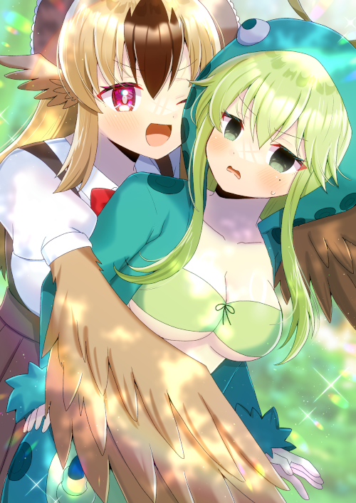 kou hiyoyo, dodo (black souls), shisha (black souls), black souls, commentary request, commission, skeb commission, 2girls, ;d, blonde hair, blue jacket, blurry, blurry background, blush, bow, breasts, brown hair, brown skirt, brown wings, cleavage, collared shirt, depth of field, feathered wings, green eyes, green hair, hair between eyes, harpy, head wings, hood, hood up, hooded jacket, jacket, medium breasts, mole, mole under eye, monster girl, multicolored hair, multiple girls, one eye closed, open mouth, pleated skirt, puffy short sleeves, puffy sleeves, red bow, red eyes, shirt, short sleeves, skirt, small sweatdrop, smile, suspender skirt, suspenders, sweat, two-tone hair, v-shaped eyebrows, wavy hair, white shirt, winged arms, wings