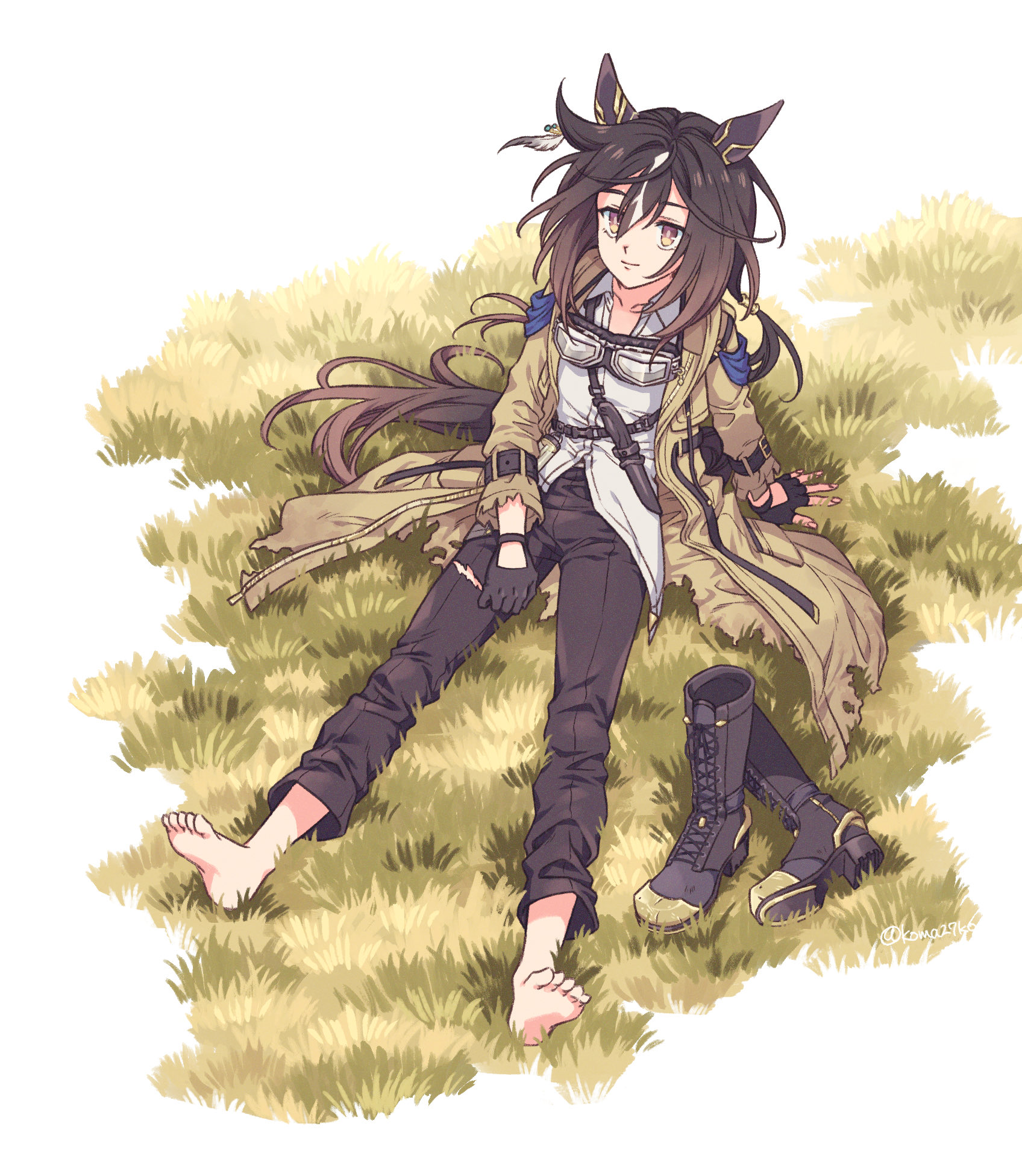 komasawa (fmn-ppp), stay gold (umamusume), umamusume, highres, 1girl, animal ears, barefoot, black boots, black gloves, black hair, black pants, boots, brown eyes, brown hair, closed mouth, coat, collarbone, ear covers, gloves, goggles, goggles around neck, grass, hair between eyes, horse ears, horse girl, horse tail, knife, knife sheath, long hair, looking at viewer, multicolored hair, pants, sheath, shirt, sitting, smile, solo, stay gold (sunlit outsider) (umamusume), tail, torn clothes, torn coat, torn pants, unworn boots, white hair, white shirt, yellow coat