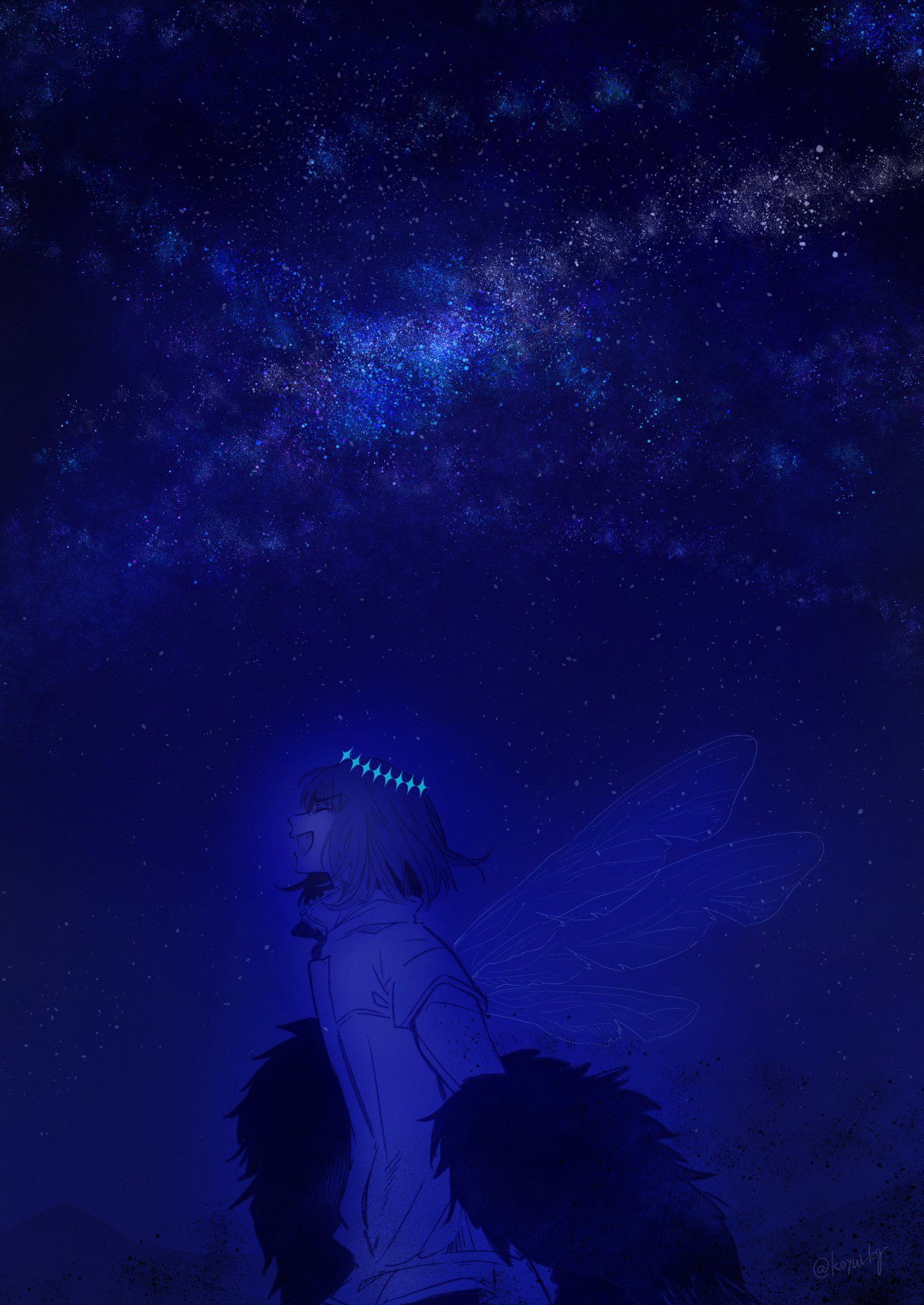oberon (fate), oberon (third ascension) (fate), fate/grand order, fate (series), commentary request, highres, 1boy, black hair, fur trim, hair between eyes, insect wings, koyurkg, open mouth, short hair, sky, smile, solo, standing, star (sky), starry sky, wings