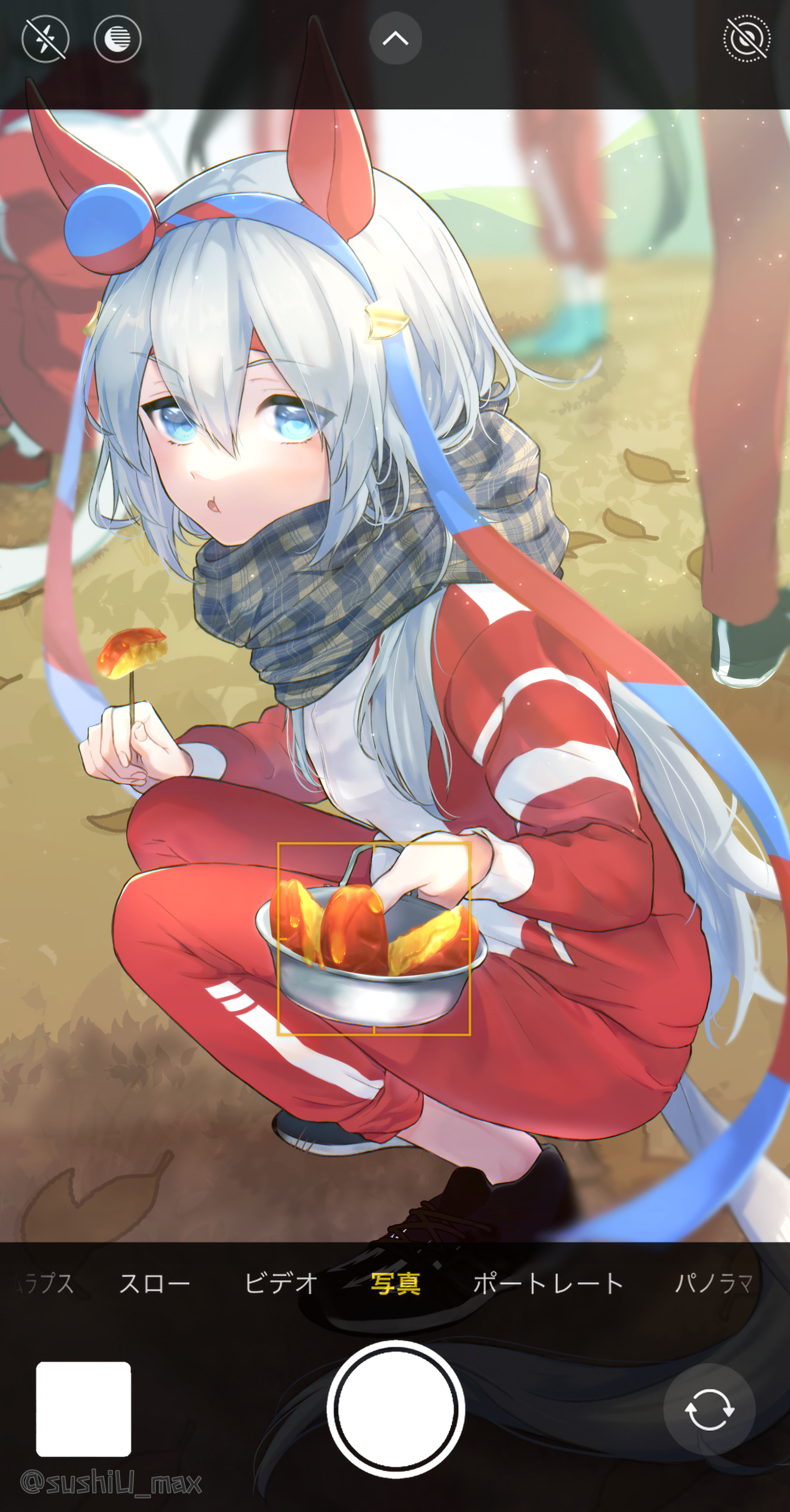 kadokura (sushiu max), tamamo cross (umamusume), umamusume, absurdres, commentary request, highres, translation request, 1girl, animal ears, apple, apple slice, black shoes, blue eyes, blue hairband, blurry, blurry background, depth of field, ear covers, fake phone screenshot, fake screenshot, food, from side, fruit, full body, grass, grey hair, hair between eyes, hairband, headband, holding, holding food, holding fruit, holding pan, horse ears, horse girl, horse tail, jacket, leaf, long hair, long sleeves, looking at viewer, looking to the side, multicolored jacket, on grass, open mouth, outdoors, pants, pants rolled up, plaid clothes, plaid scarf, red hairband, red jacket, red pants, red track suit, scarf, shoes, sneakers, squatting, striped clothes, striped hairband, tail, toothpick, tracen training uniform, track pants, track suit, twitter username, two-tone jacket, very long hair, white jacket